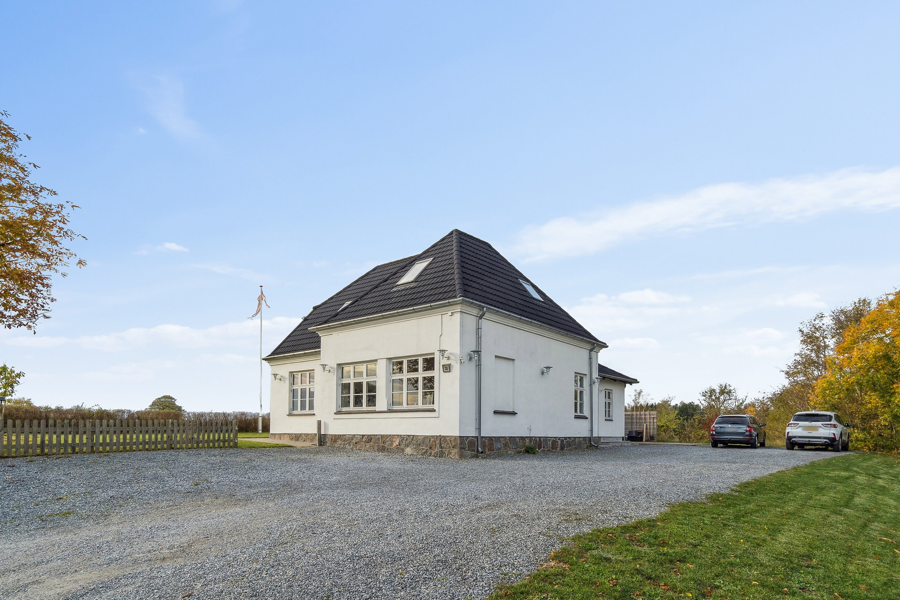 Miniaturebillede 2: set fra vejen. Billede af Flintemosevej 30, Bøgesø, 4700 Næstved