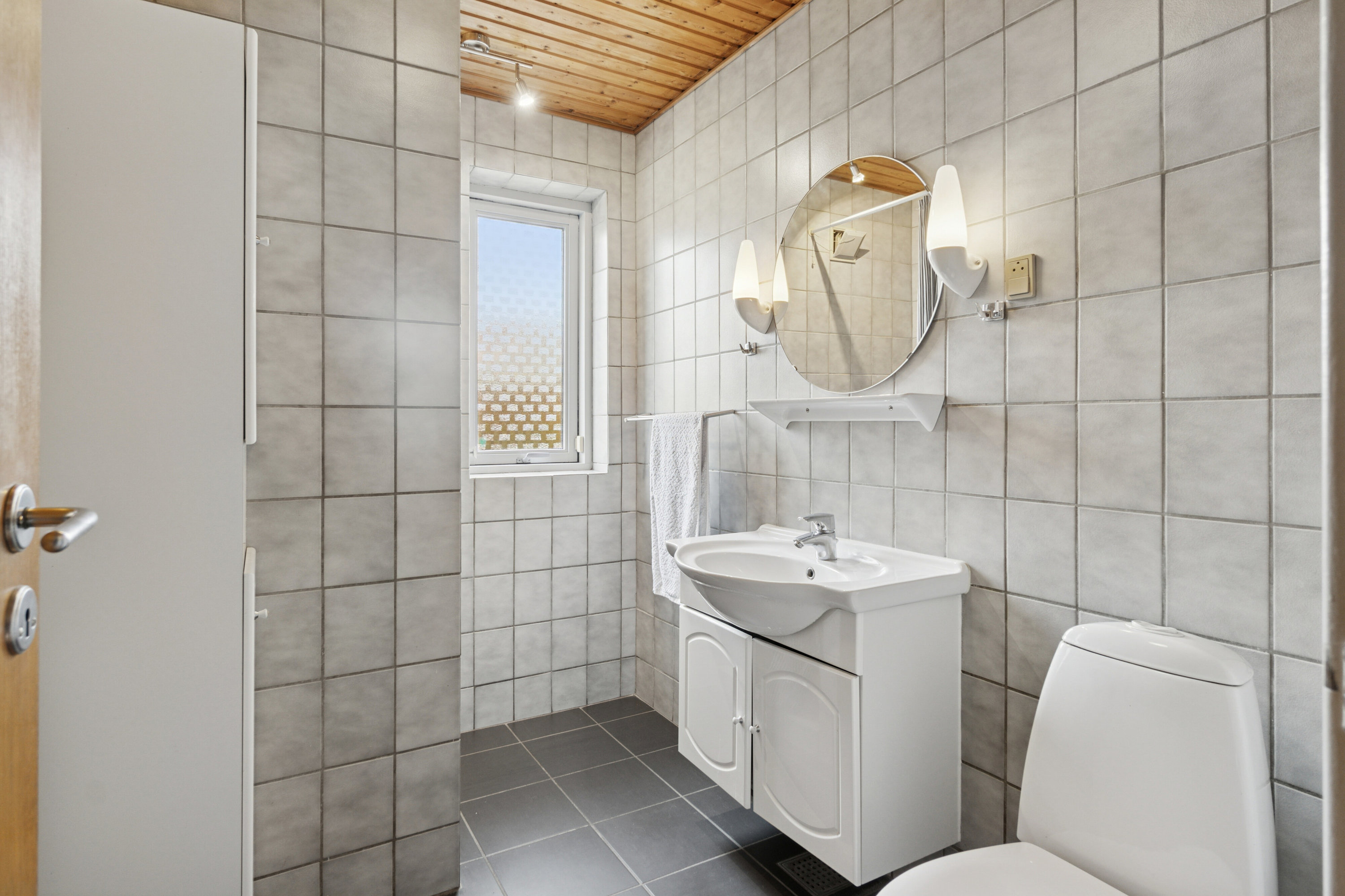 Fremhævet badeværelse billede i fuldskærmstilstand. Billede af Lærkevej 17, 7441 Bording