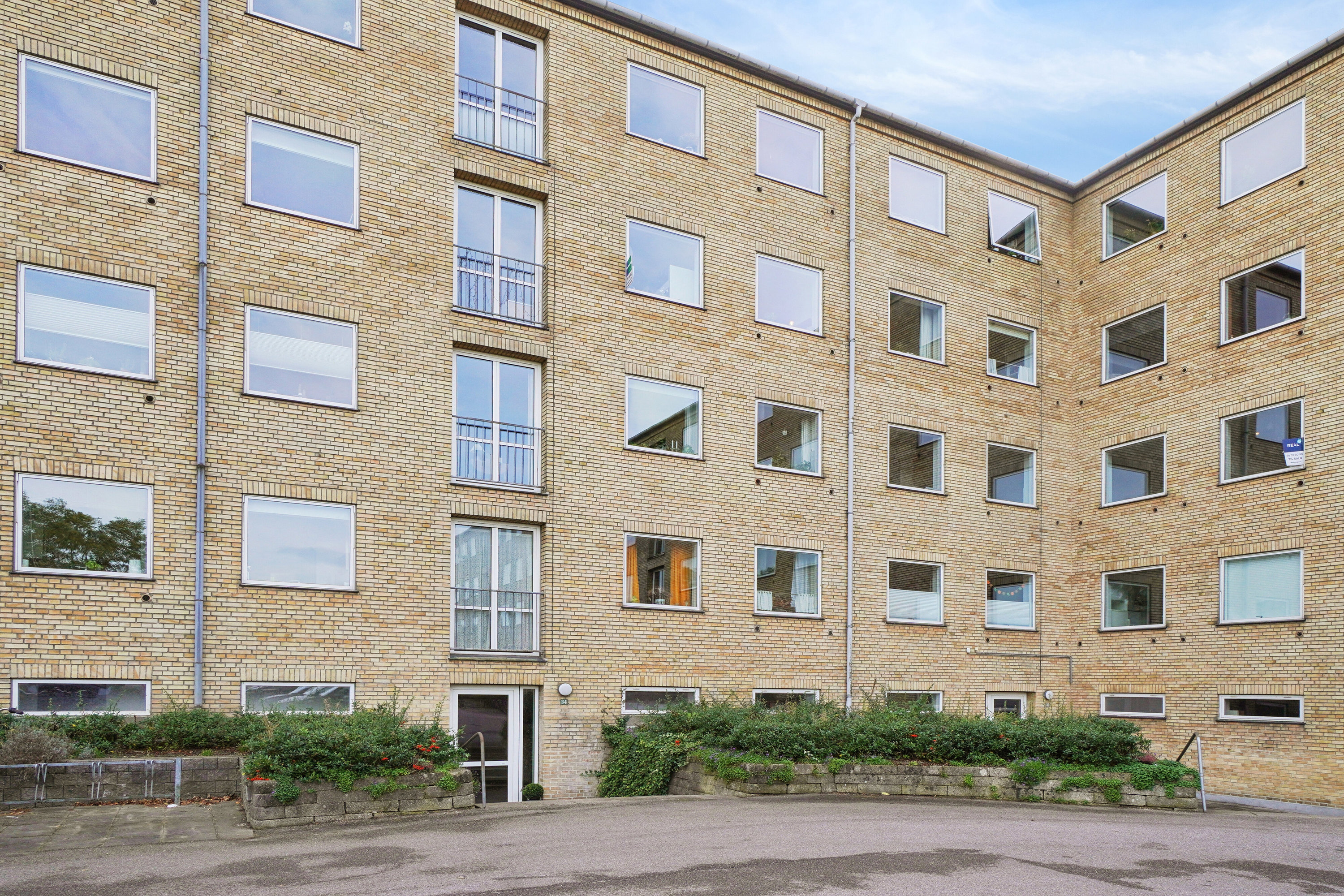 Fremhævet set fra vejen billede i fuldskærmstilstand. Billede af Havnevej 34, 2. tv., 4000 Roskilde