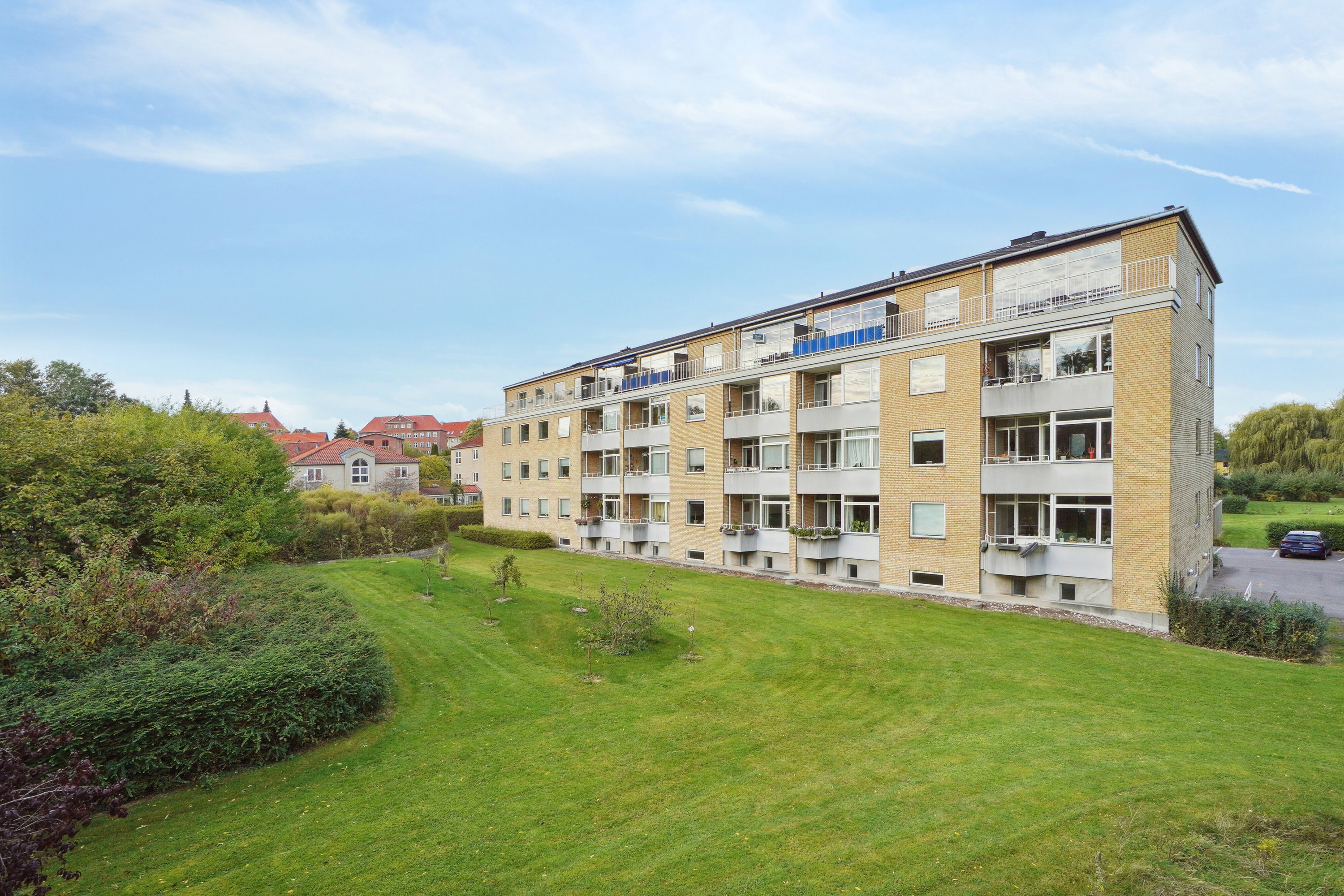 Fremhævet set fra vejen billede i fuldskærmstilstand. Billede af Havnevej 34, 2. tv., 4000 Roskilde