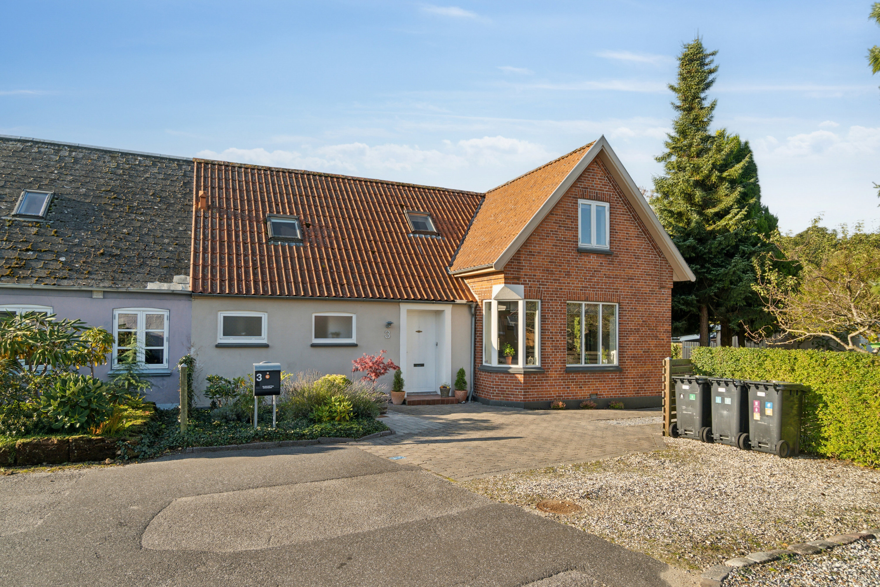 Fremhævet set fra vejen billede i fuldskærmstilstand. Billede af Svinget 3, 4654 Faxe Ladeplads