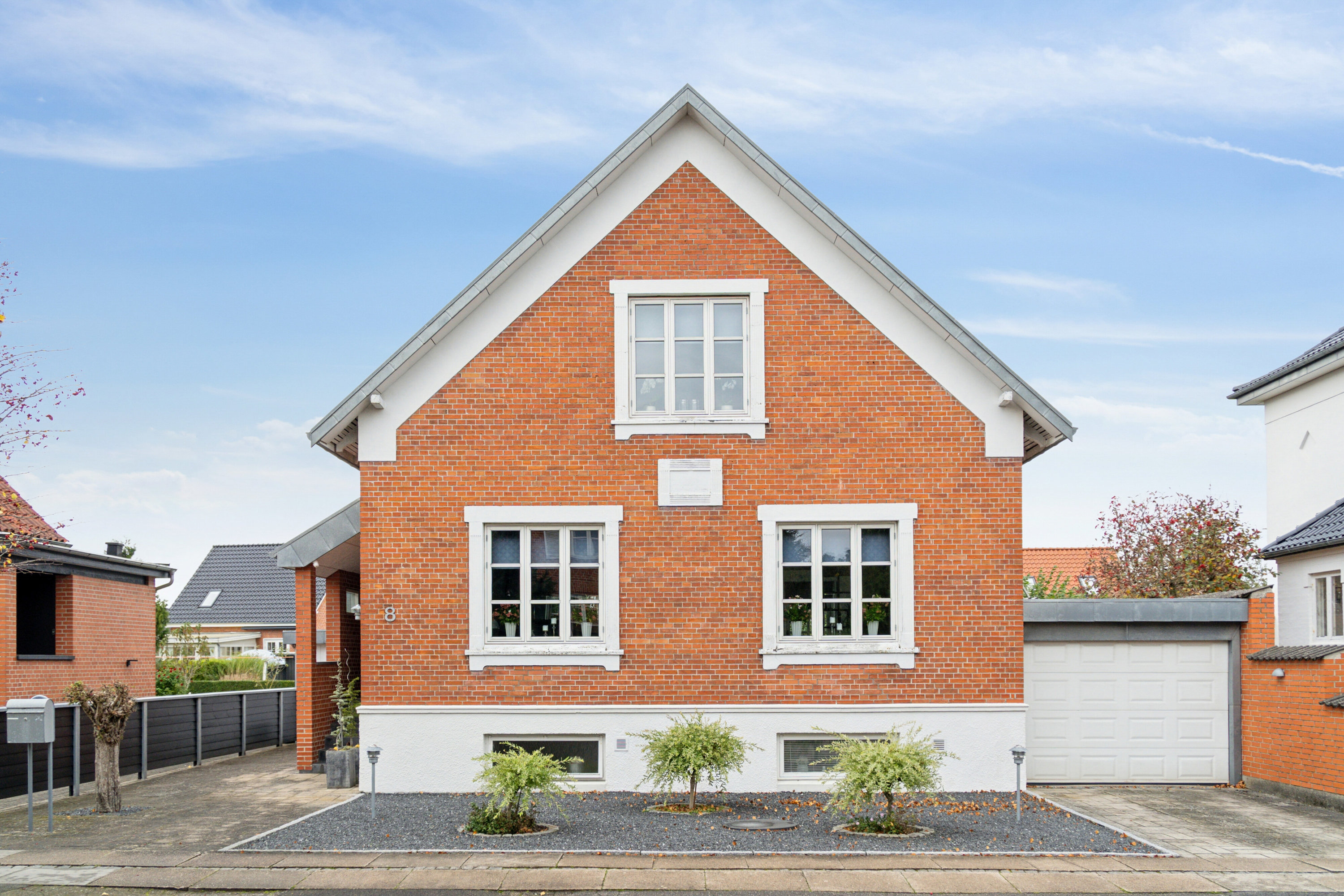 Fremhævet set fra vejen billede i fuldskærmstilstand. Billede af Jernbane Allé 8, Dalum, 5250 Odense SV