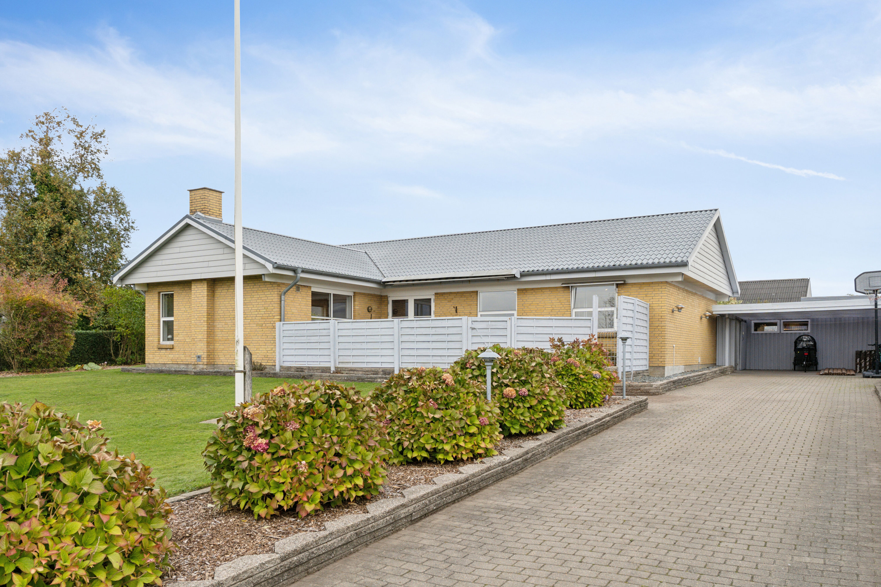 Fremhævet set fra vejen billede i fuldskærmstilstand. Billede af Centrumsgaden 43, Bov, 6330 Padborg