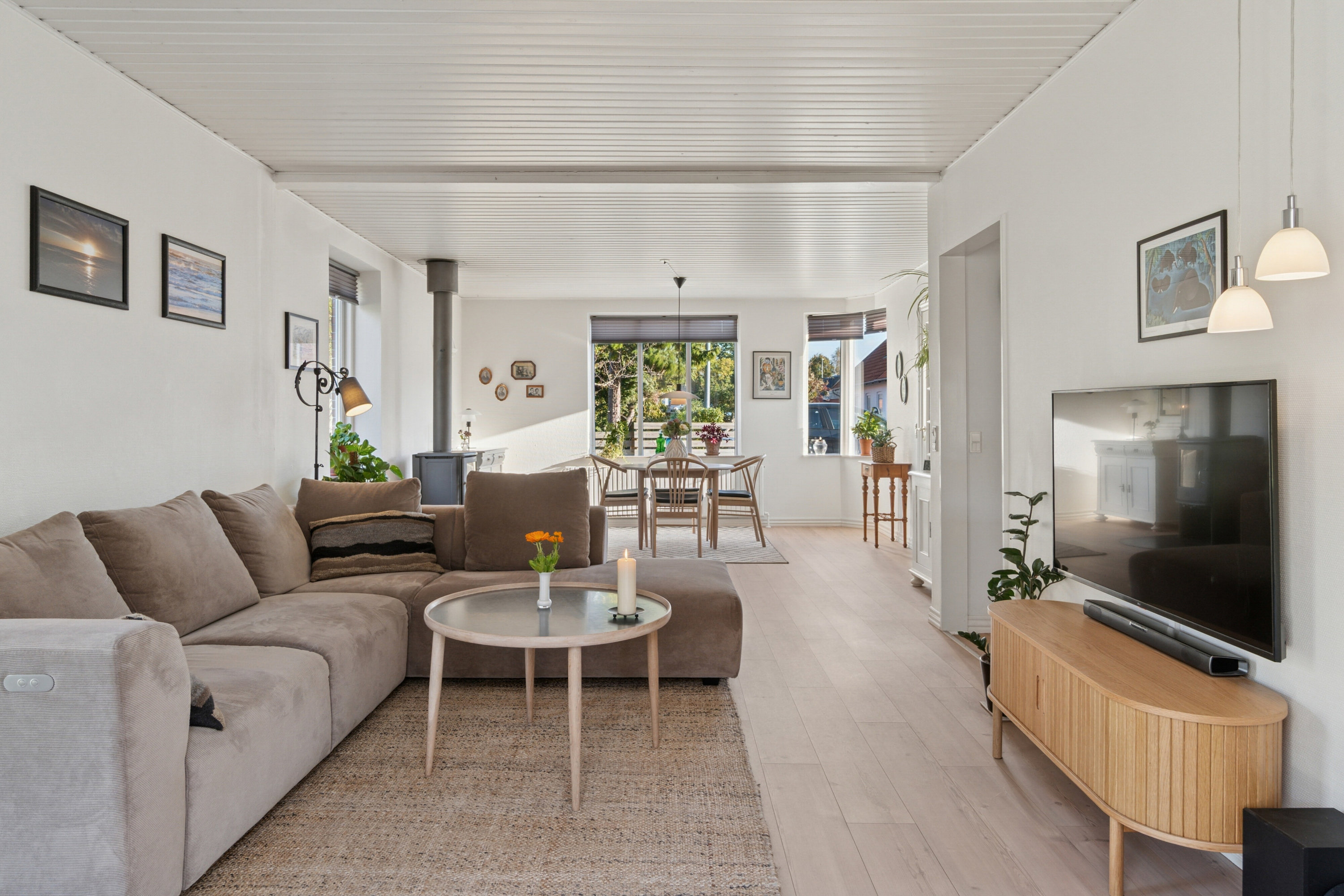 Fremhævet stue billede i fuldskærmstilstand. Billede af Svinget 3, 4654 Faxe Ladeplads