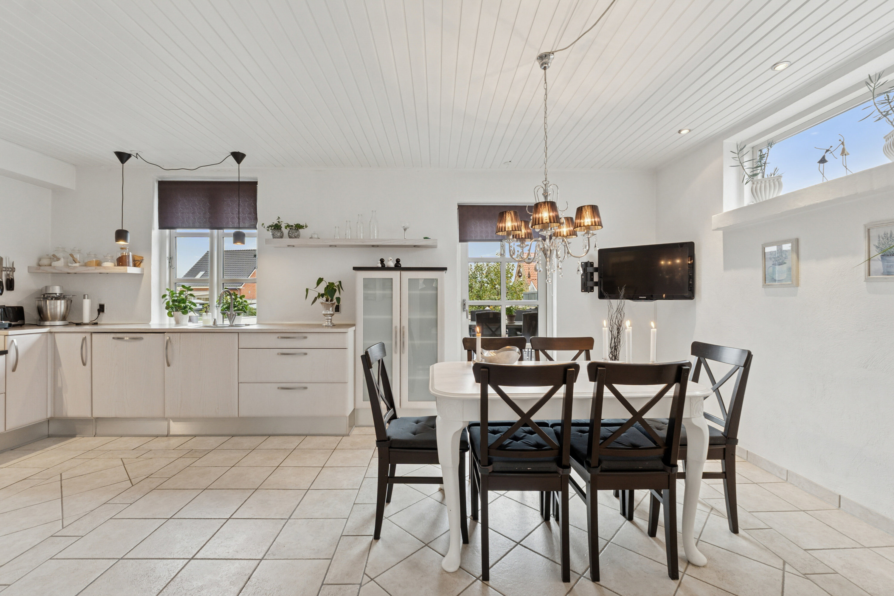 Fremhævet spisestue billede i fuldskærmstilstand. Billede af Jernbane Allé 8, Dalum, 5250 Odense SV