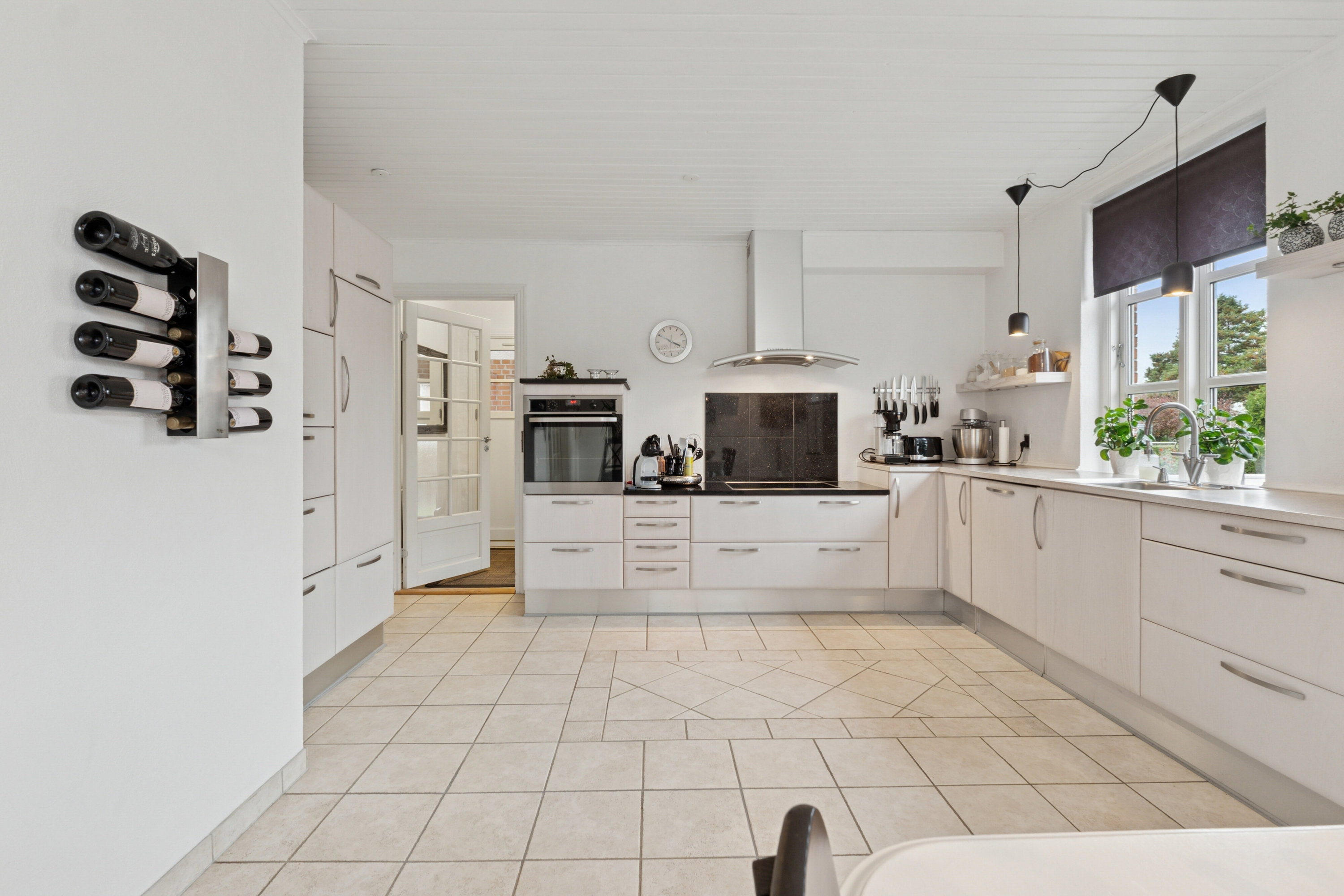 Fremhævet køkken billede i fuldskærmstilstand. Billede af Jernbane Allé 8, Dalum, 5250 Odense SV