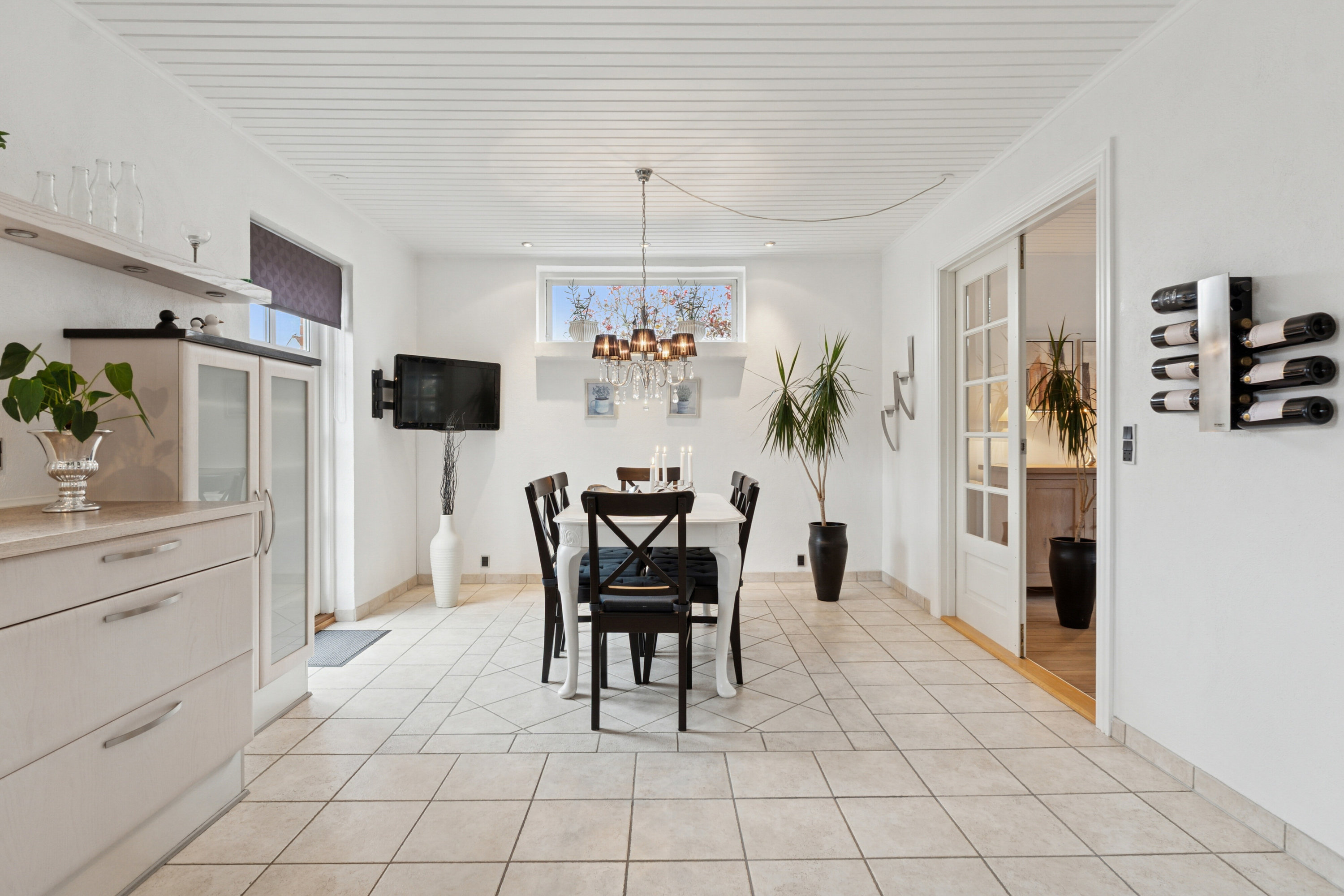 Fremhævet spisestue billede i fuldskærmstilstand. Billede af Jernbane Allé 8, Dalum, 5250 Odense SV