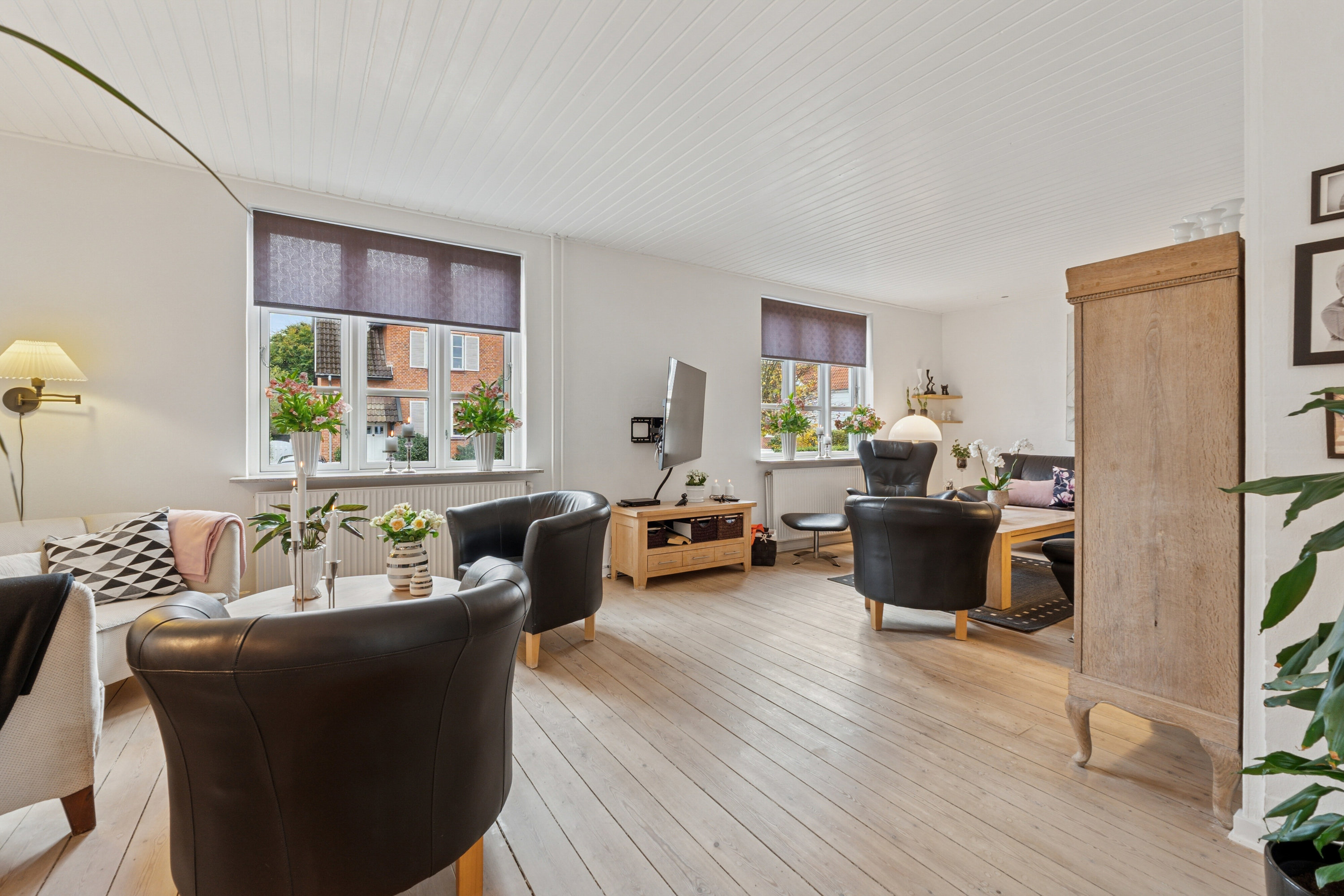 Fremhævet stue billede i fuldskærmstilstand. Billede af Jernbane Allé 8, Dalum, 5250 Odense SV