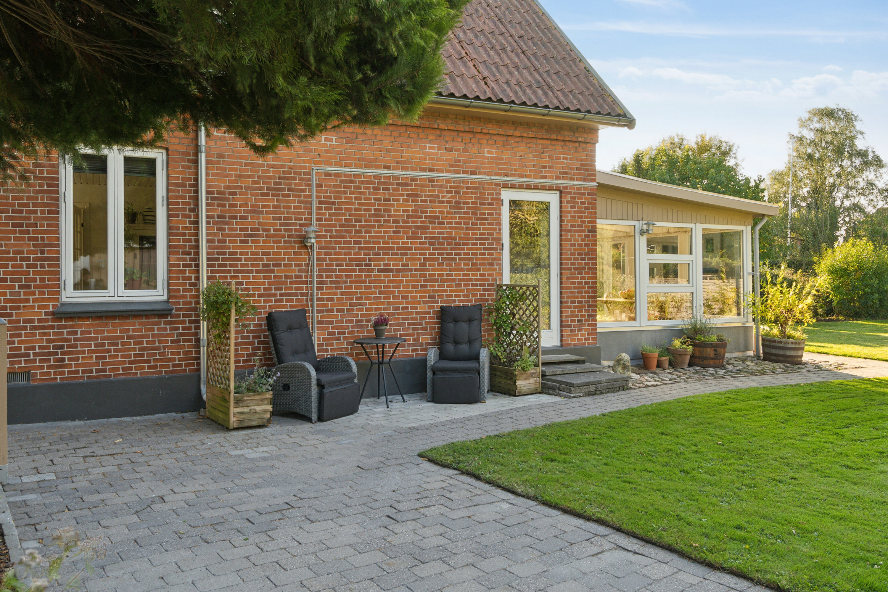 Fremhævet set fra haven billede i fuldskærmstilstand. Billede af Svinget 3, 4654 Faxe Ladeplads