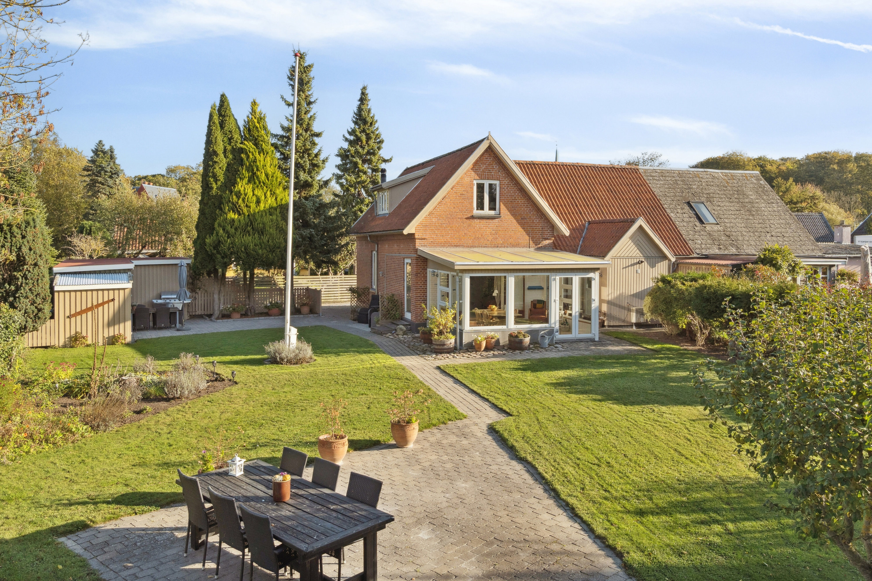 Fremhævet set fra vejen billede i fuldskærmstilstand. Billede af Svinget 3, 4654 Faxe Ladeplads