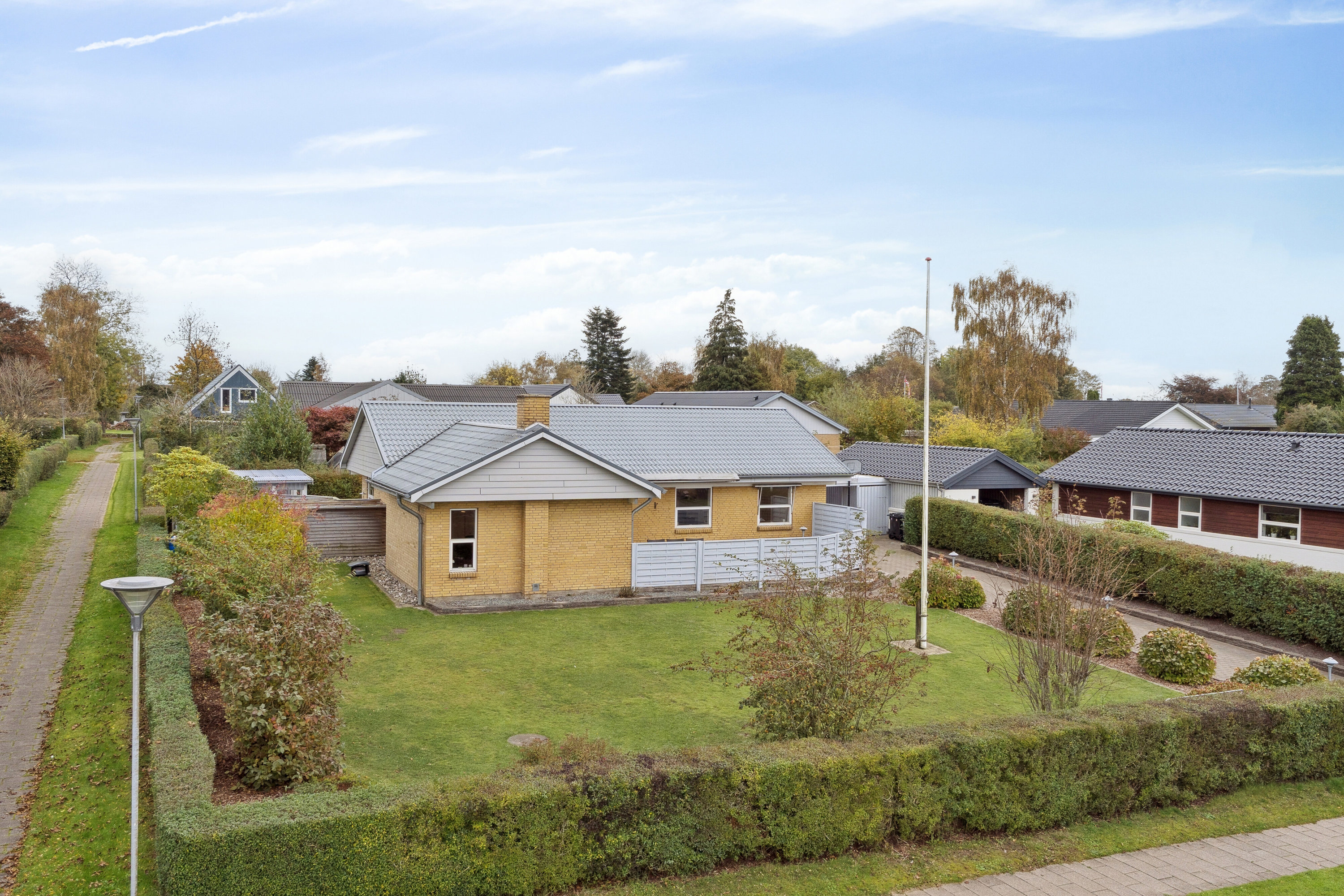 Miniaturebillede 1: set fra vejen. Billede af Centrumsgaden 43, Bov, 6330 Padborg