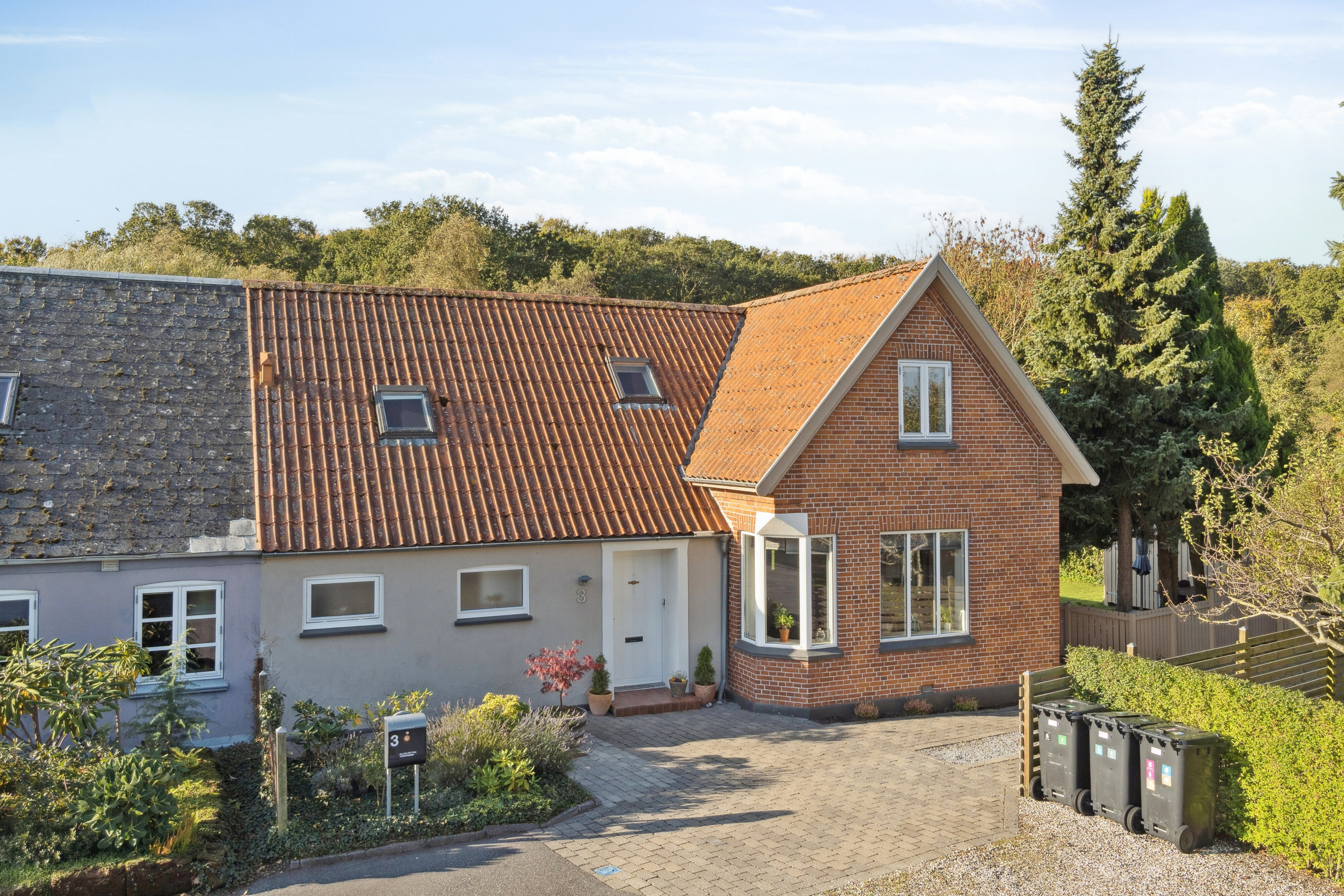 Fremhævet set fra vejen billede i fuldskærmstilstand. Billede af Svinget 3, 4654 Faxe Ladeplads