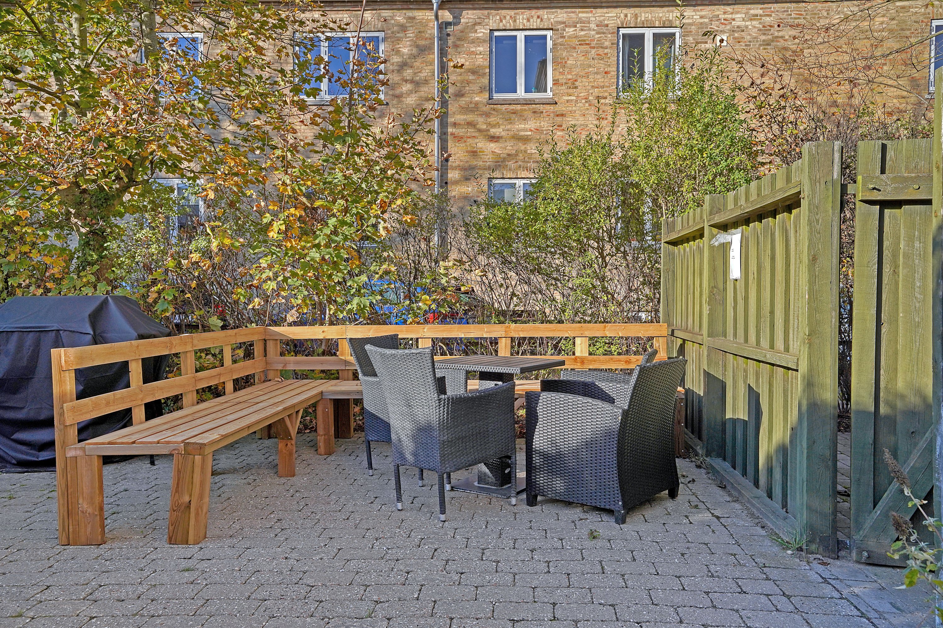 Fremhævet gårdmiljø billede i fuldskærmstilstand. Billede af Kong Hans Alle 3, 1. th., 2860 Søborg