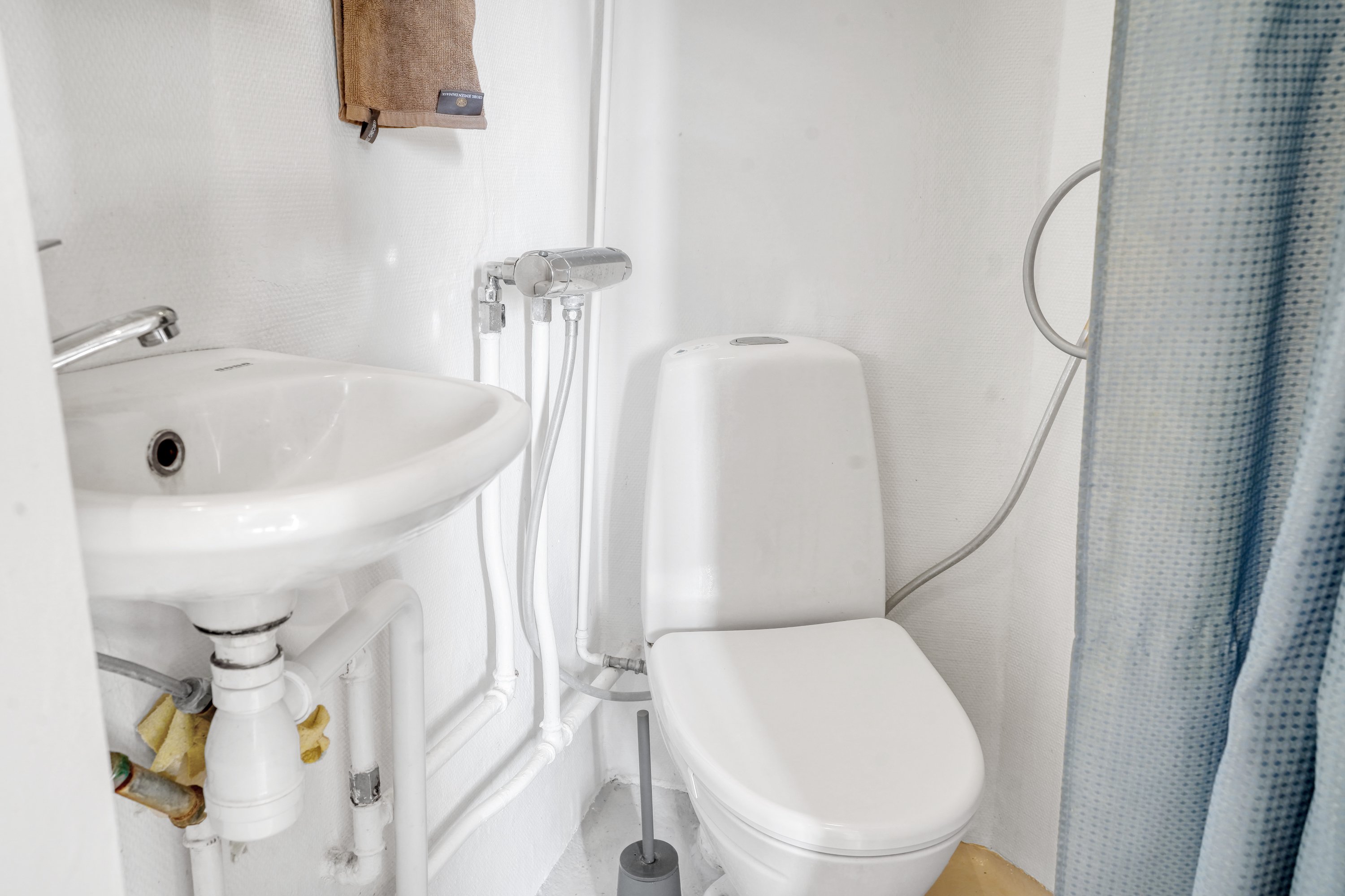 Fremhævet badeværelse billede i fuldskærmstilstand. Billede af Kong Hans Alle 3, 1. th., 2860 Søborg