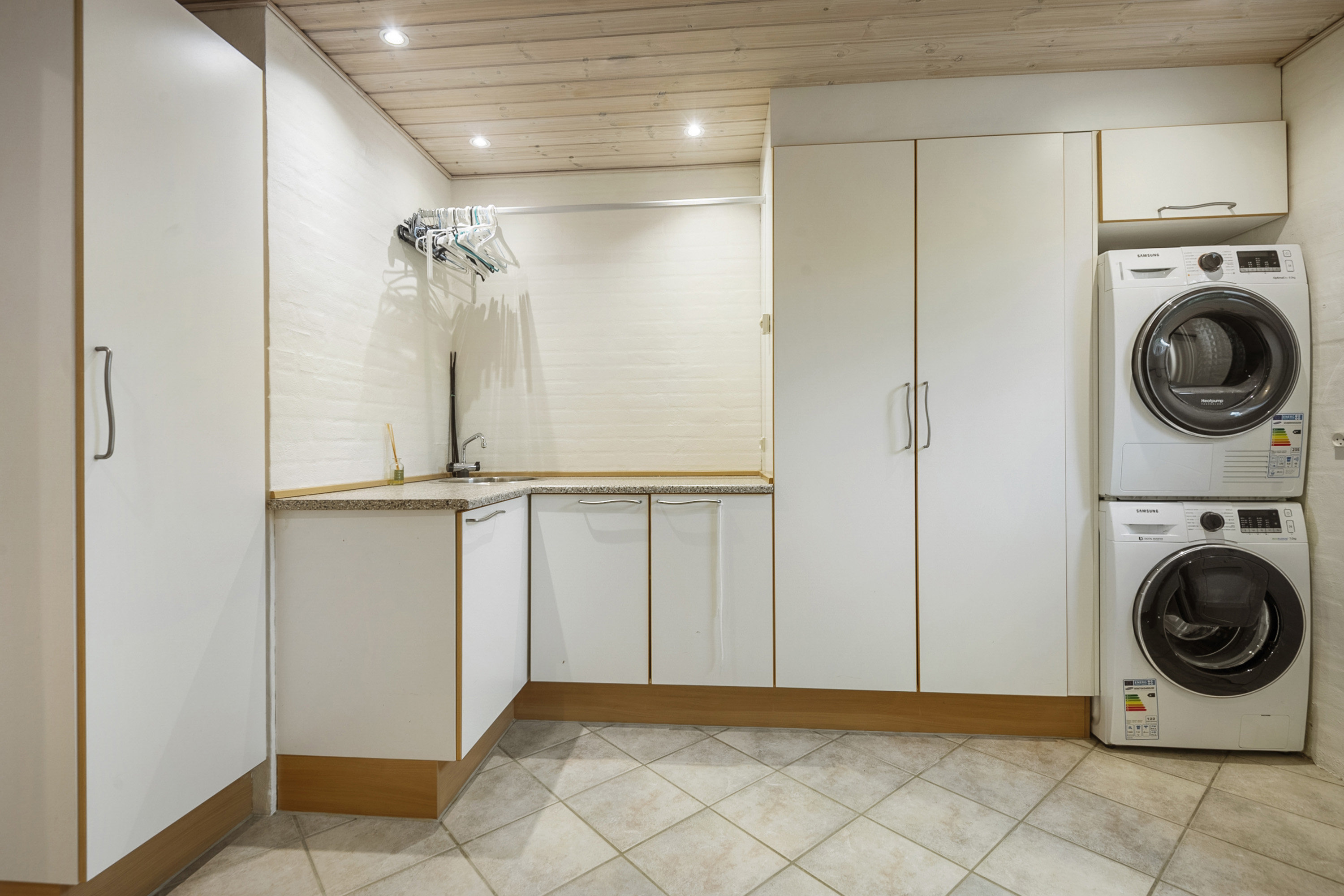 Fremhævet værelse billede i fuldskærmstilstand. Billede af Sletten 83, 6800 Varde