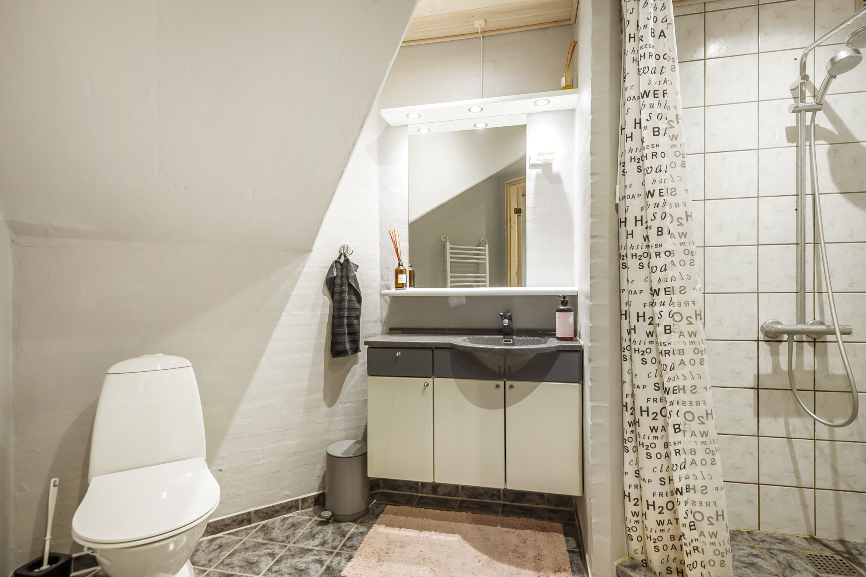 Fremhævet badeværelse billede i fuldskærmstilstand. Billede af Sletten 83, 6800 Varde