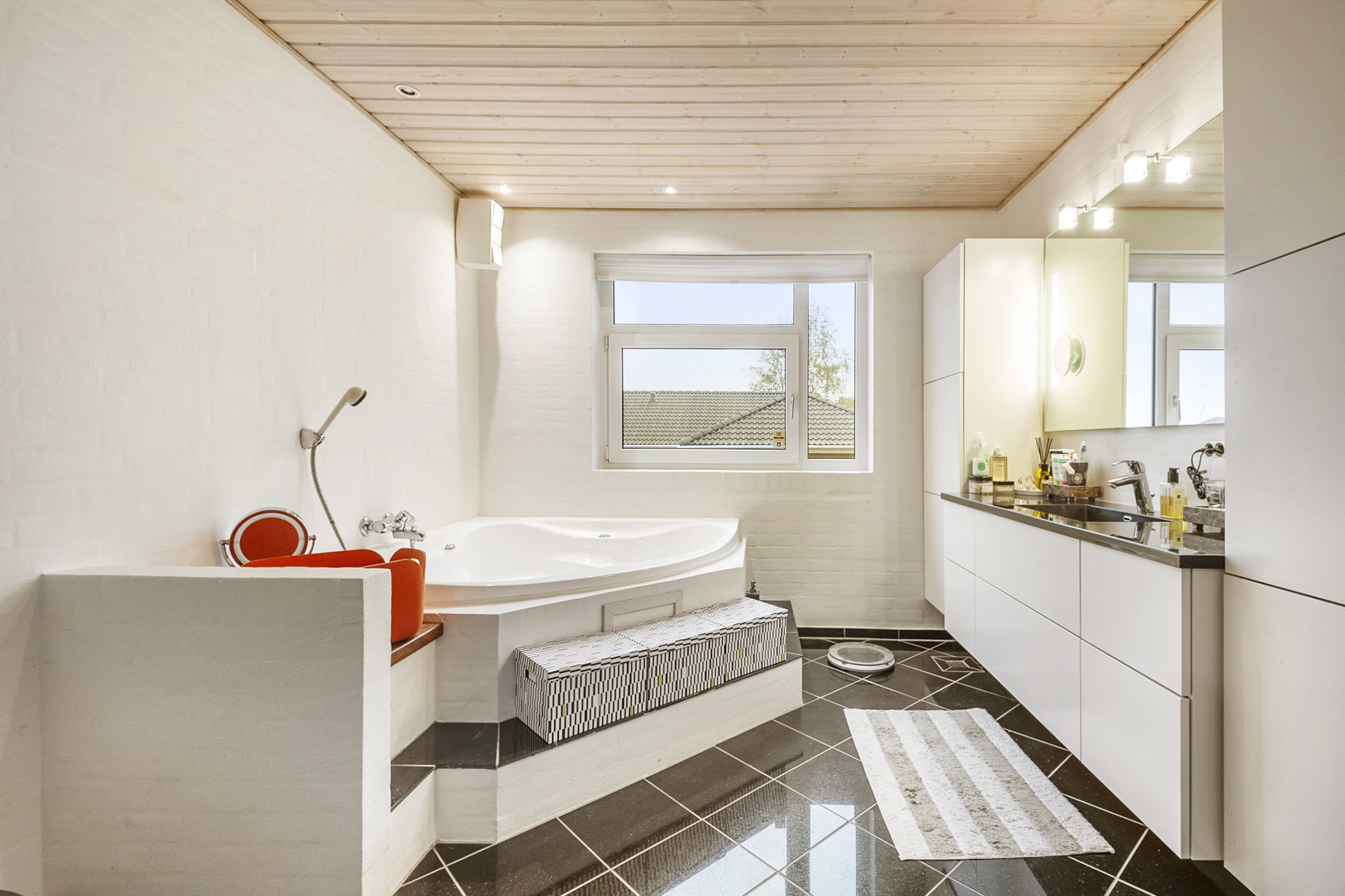 Fremhævet badeværelse billede i fuldskærmstilstand. Billede af Sletten 83, 6800 Varde