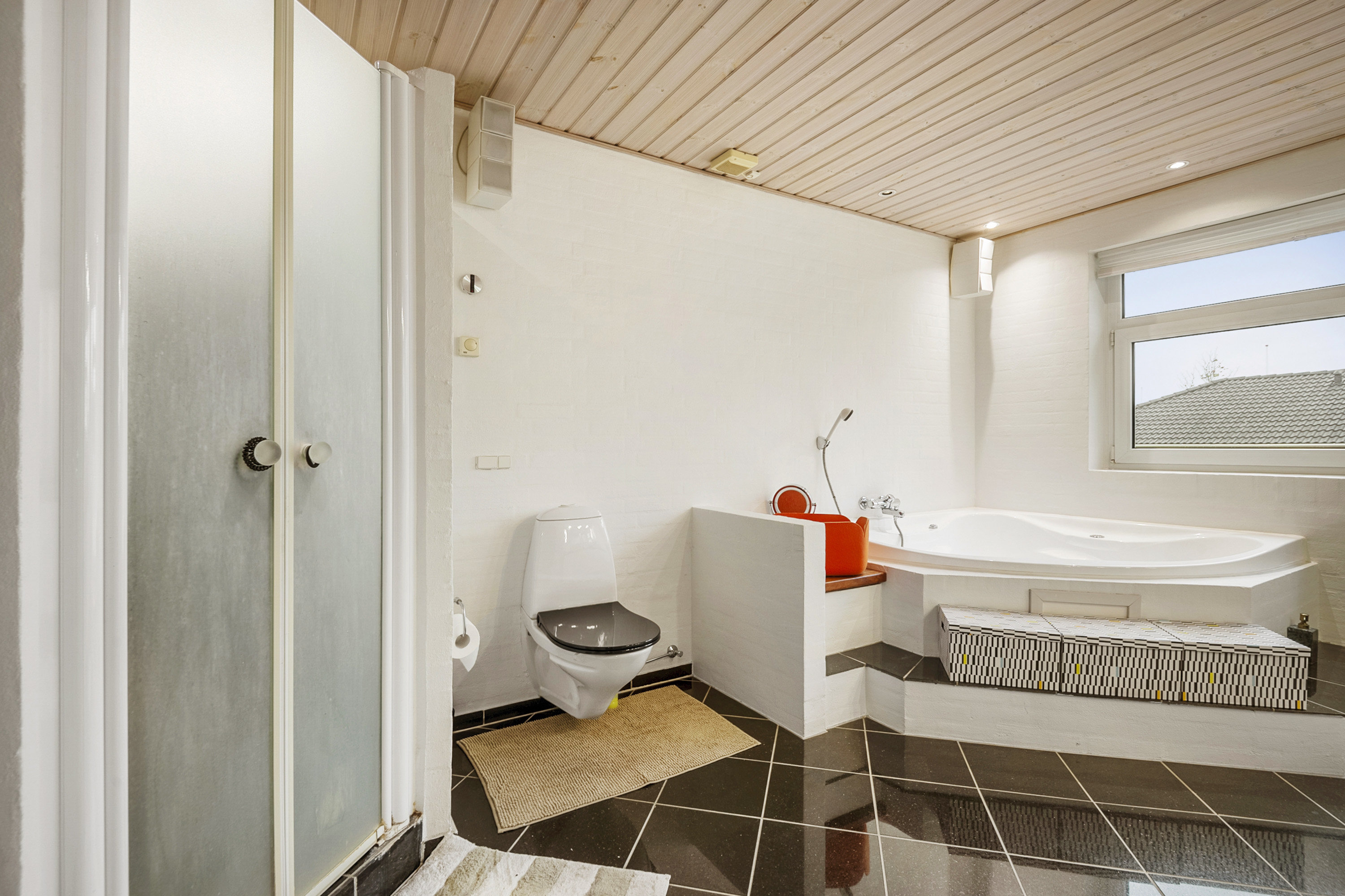 Fremhævet badeværelse billede i fuldskærmstilstand. Billede af Sletten 83, 6800 Varde