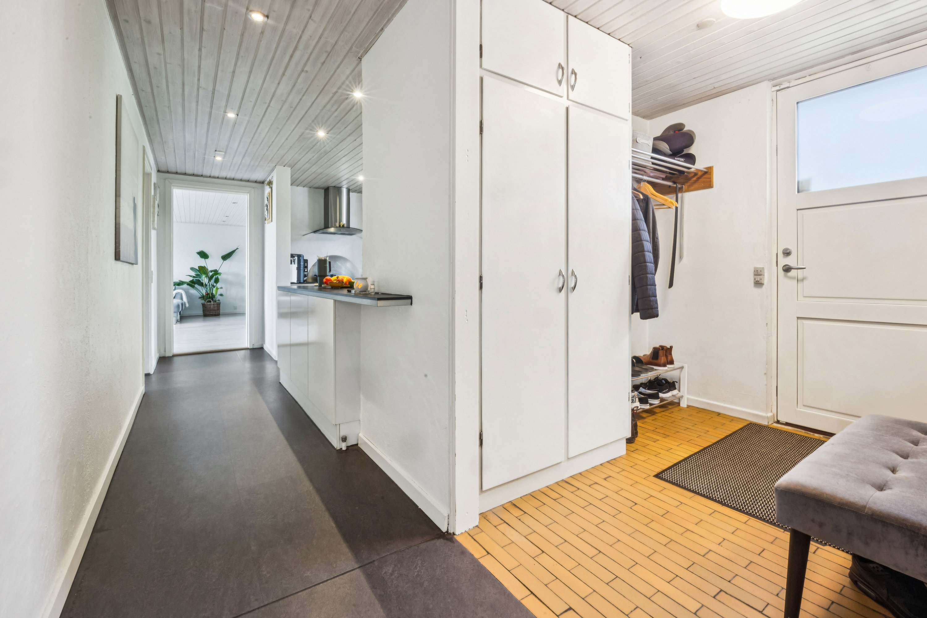 Fremhævet gang billede i fuldskærmstilstand. Billede af Blommevej 12, 9310 Vodskov