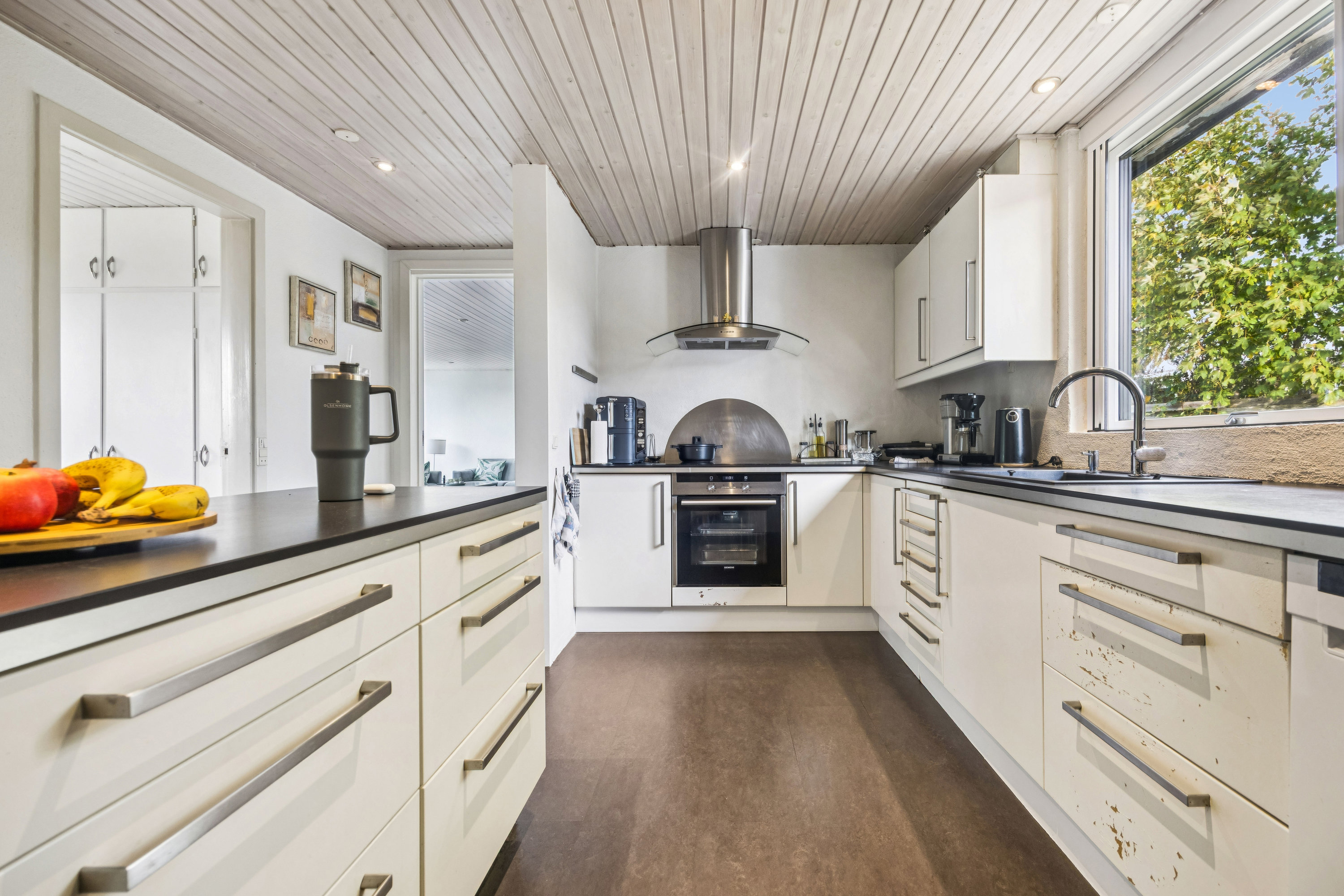 Fremhævet køkken billede i fuldskærmstilstand. Billede af Blommevej 12, 9310 Vodskov