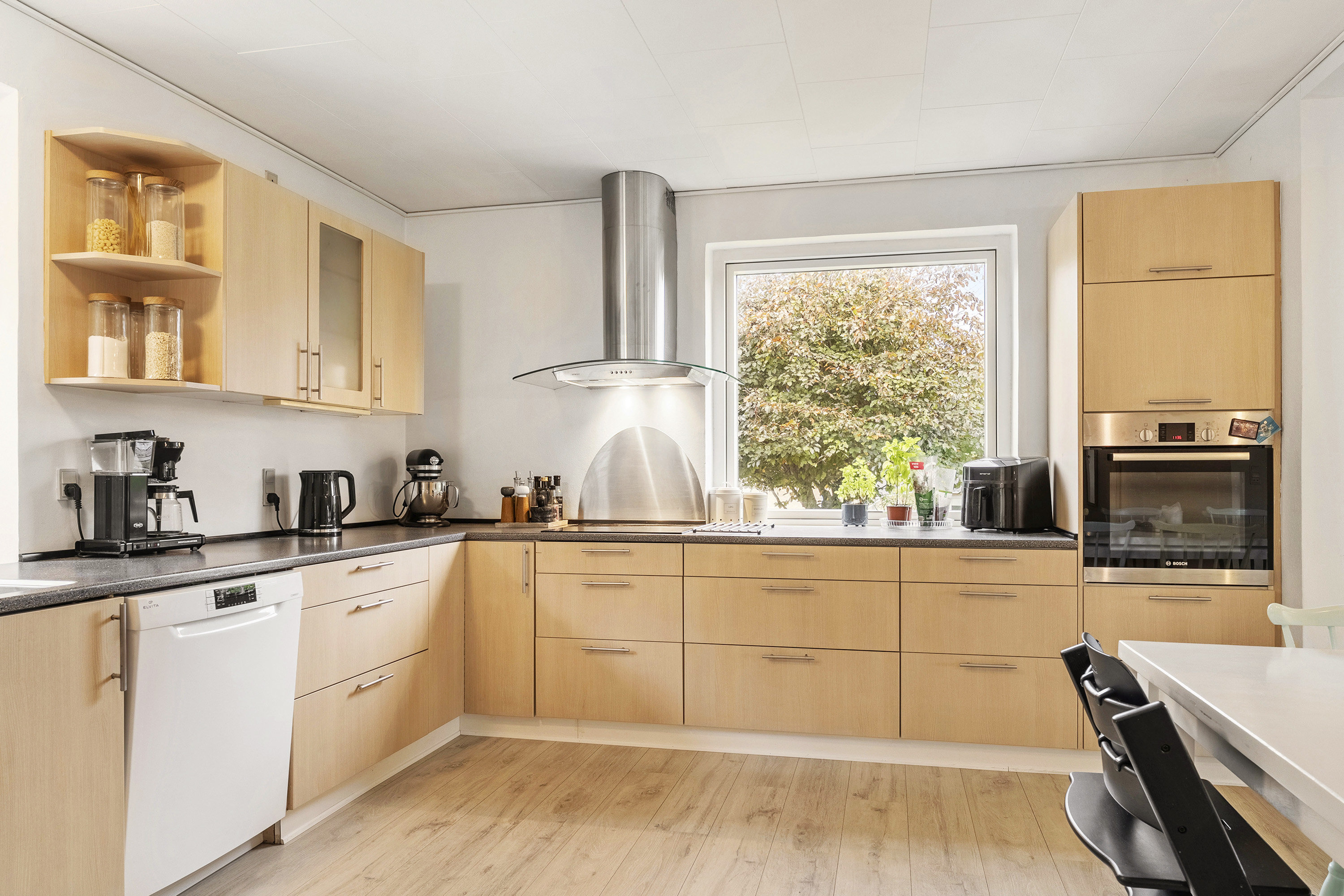 Fremhævet køkken billede i fuldskærmstilstand. Billede af Nørreskovvej 15, Genner, 6230 Rødekro