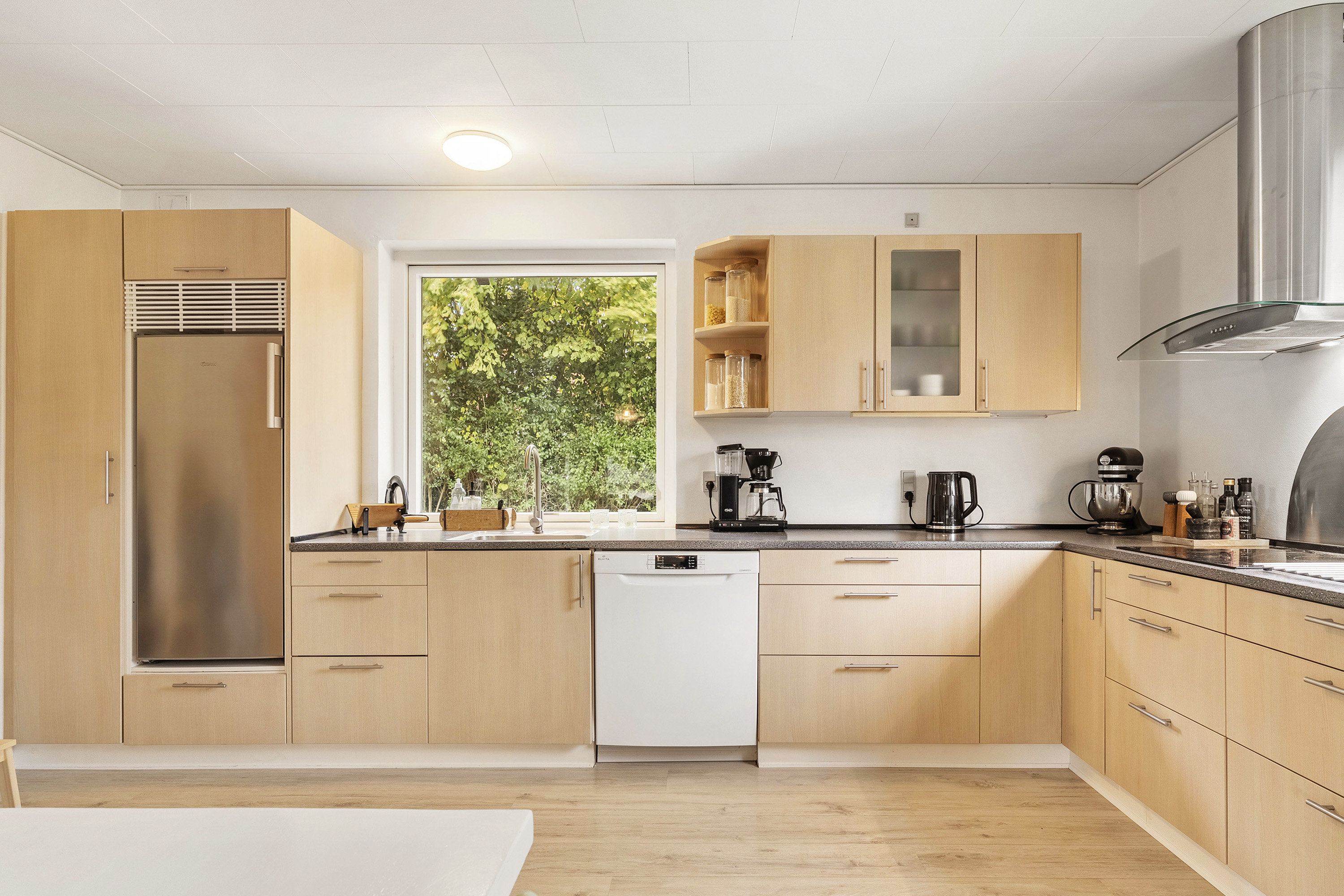 Fremhævet køkken billede i fuldskærmstilstand. Billede af Nørreskovvej 15, Genner, 6230 Rødekro