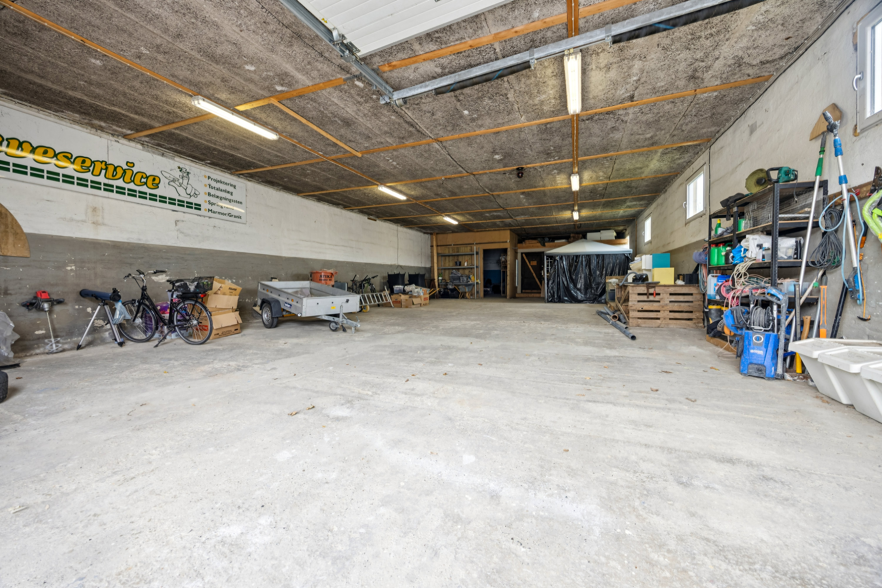 Fremhævet garage billede i fuldskærmstilstand. Billede af Skovvej 17, 9500 Hobro