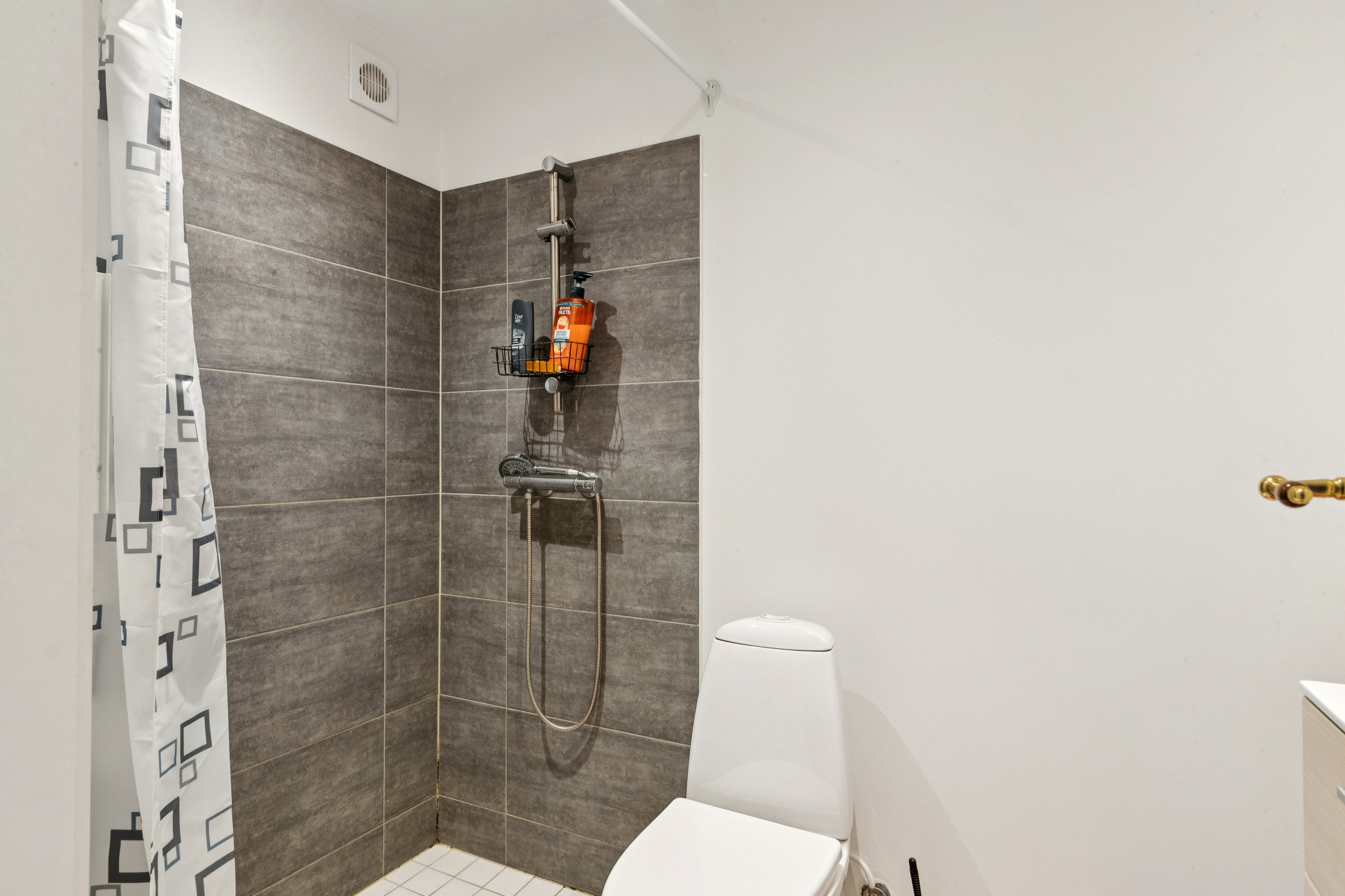 Fremhævet badeværelse billede i fuldskærmstilstand. Billede af Karlsgårdsvej 14, Øerne, 3000 Helsingør