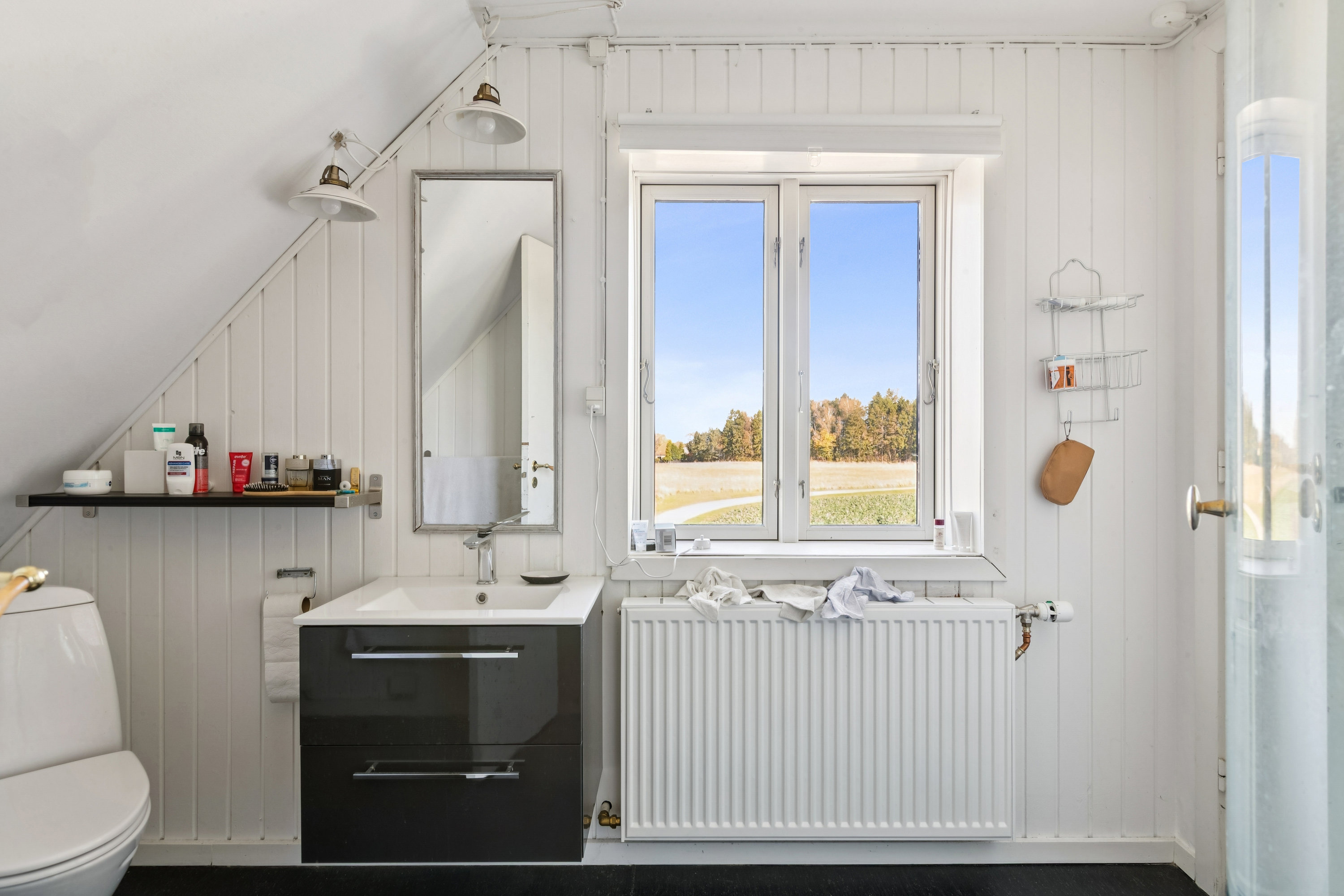 Fremhævet badeværelse billede i fuldskærmstilstand. Billede af Karlsgårdsvej 14, Øerne, 3000 Helsingør