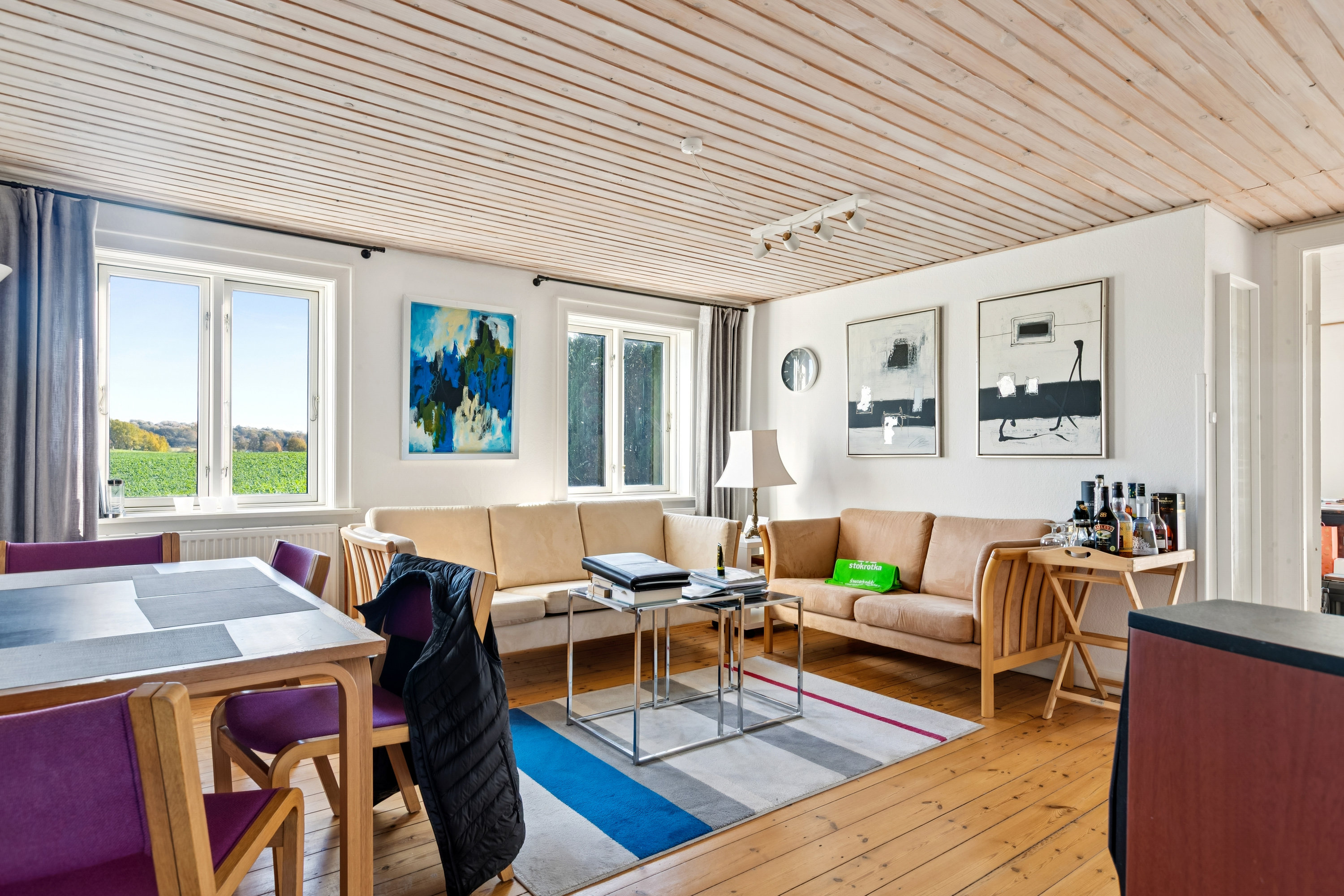 Fremhævet stue billede i fuldskærmstilstand. Billede af Karlsgårdsvej 14, Øerne, 3000 Helsingør