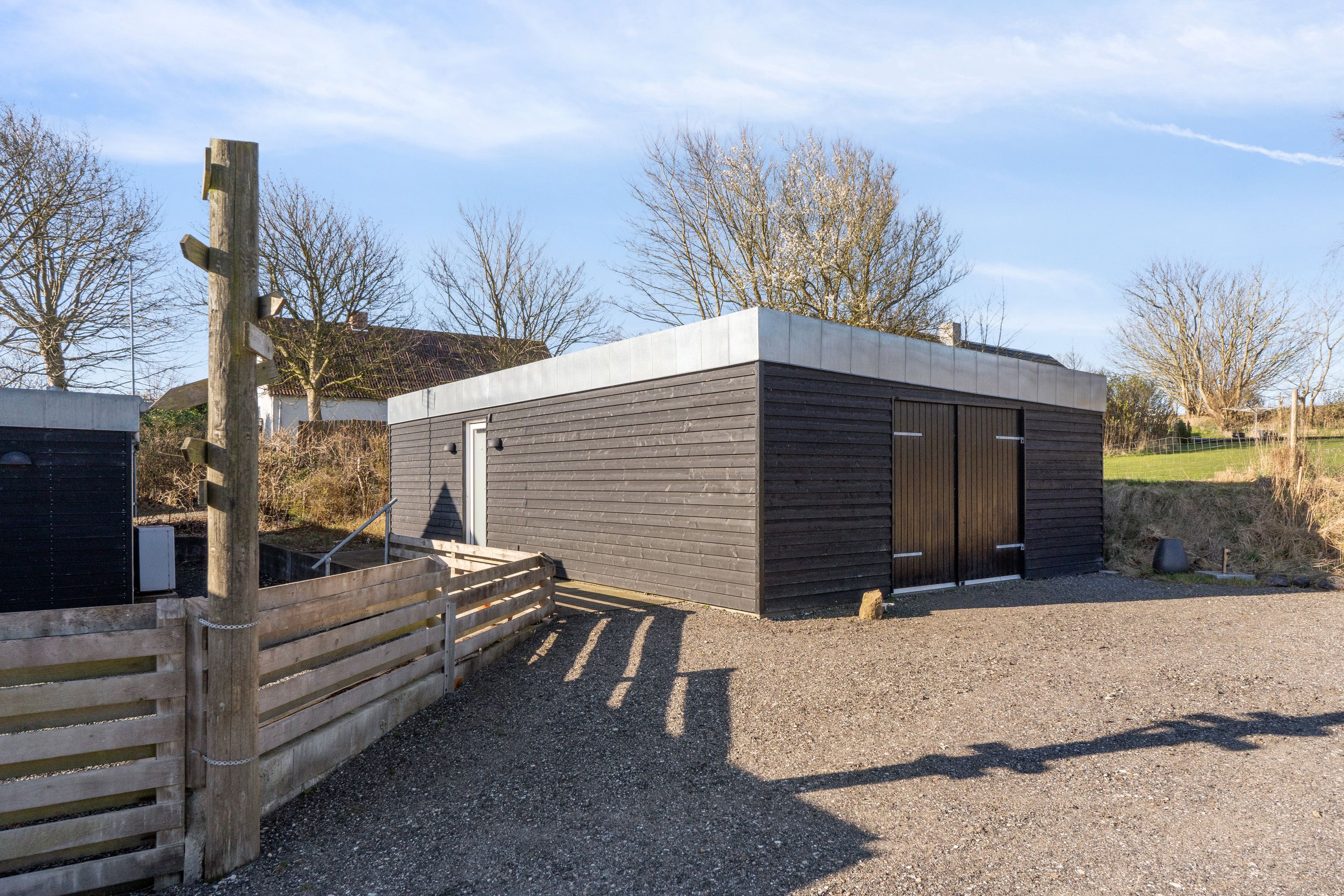 Fremhævet garage billede i fuldskærmstilstand. Billede af Snevrevej 16, Højrup,Horne, 9850 Hirtshals