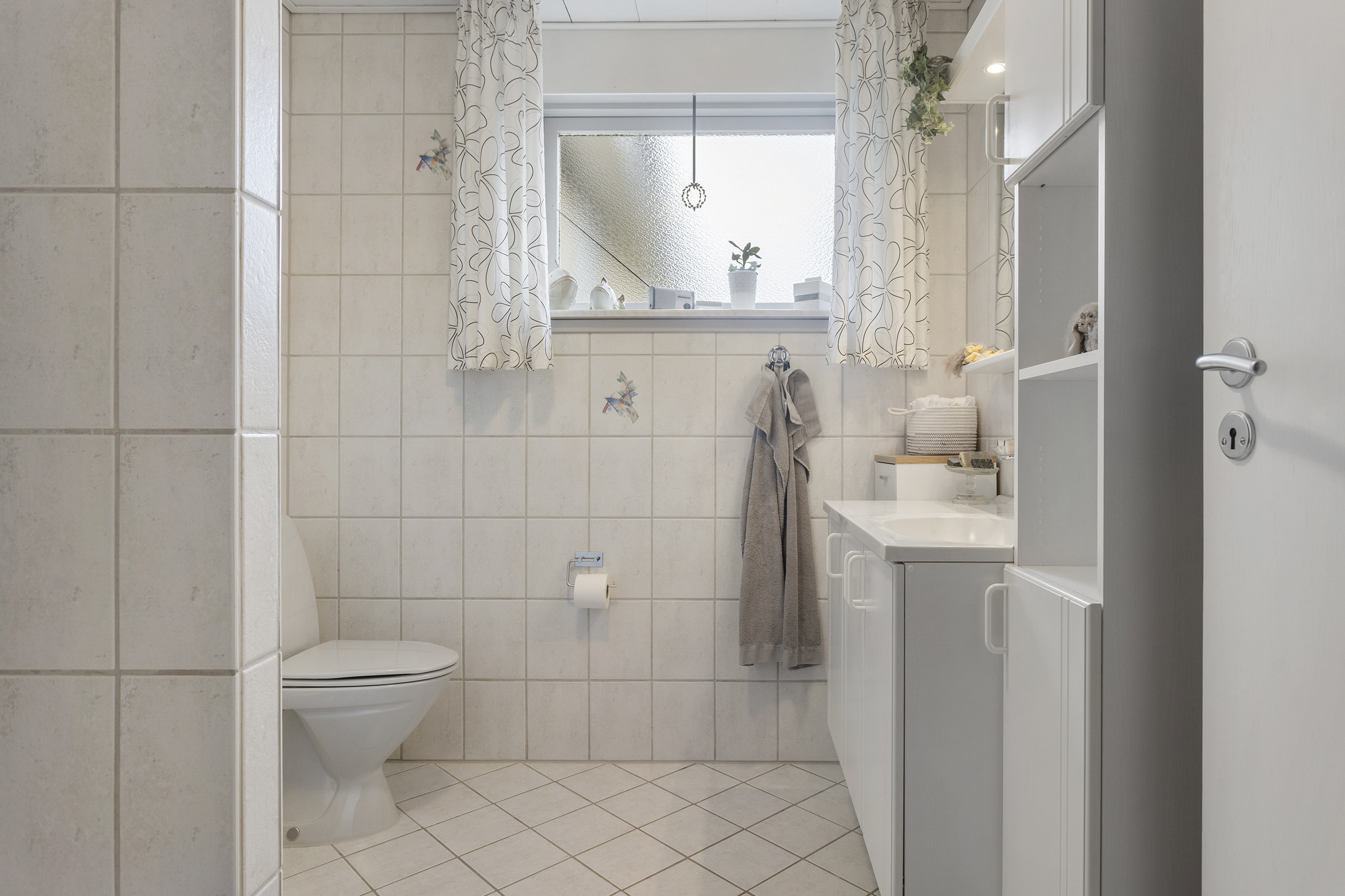 Fremhævet badeværelse billede i fuldskærmstilstand. Billede af Peder Munks Vej 68, 9300 Sæby