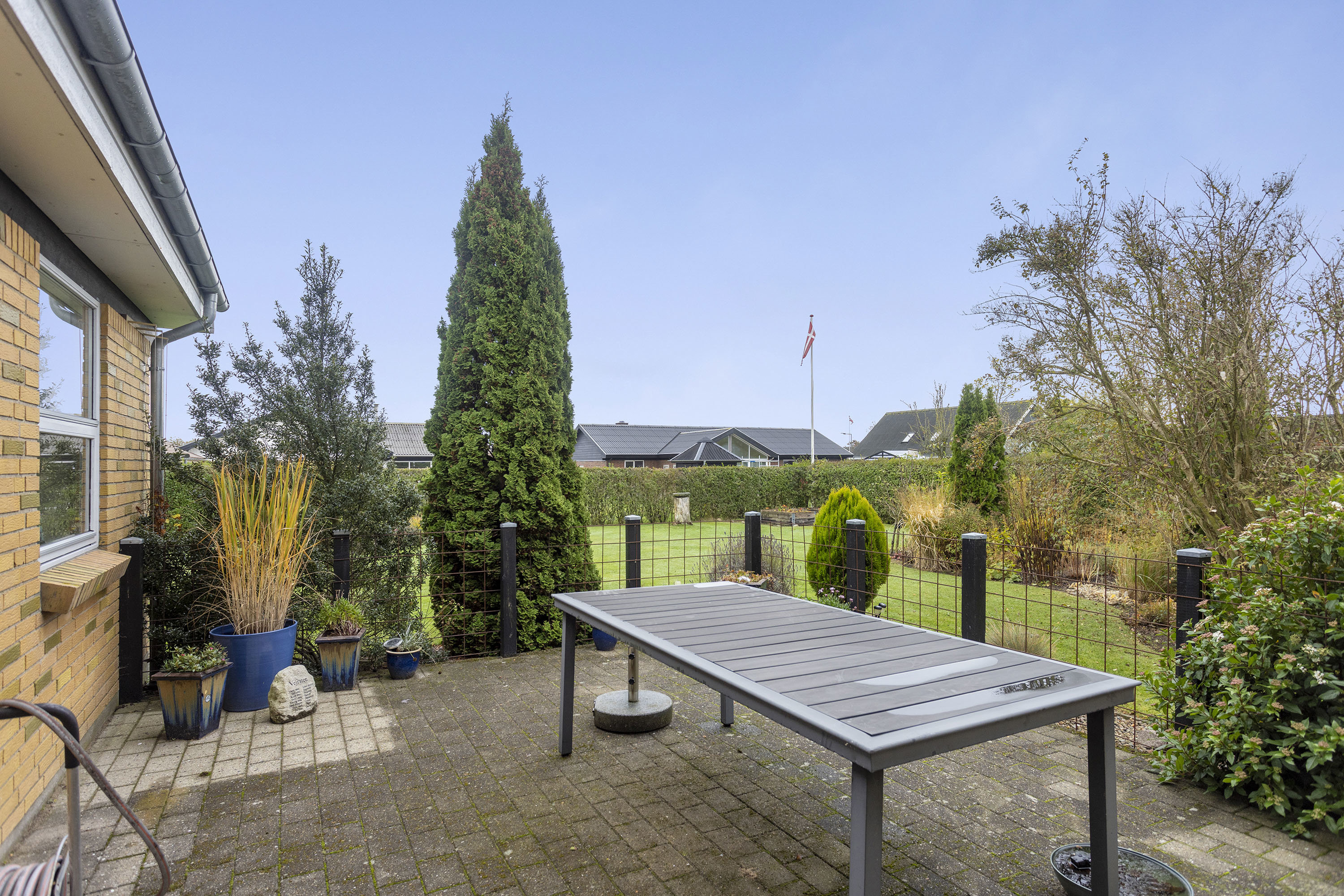 Fremhævet terrasse billede i fuldskærmstilstand. Billede af Peder Munks Vej 68, 9300 Sæby