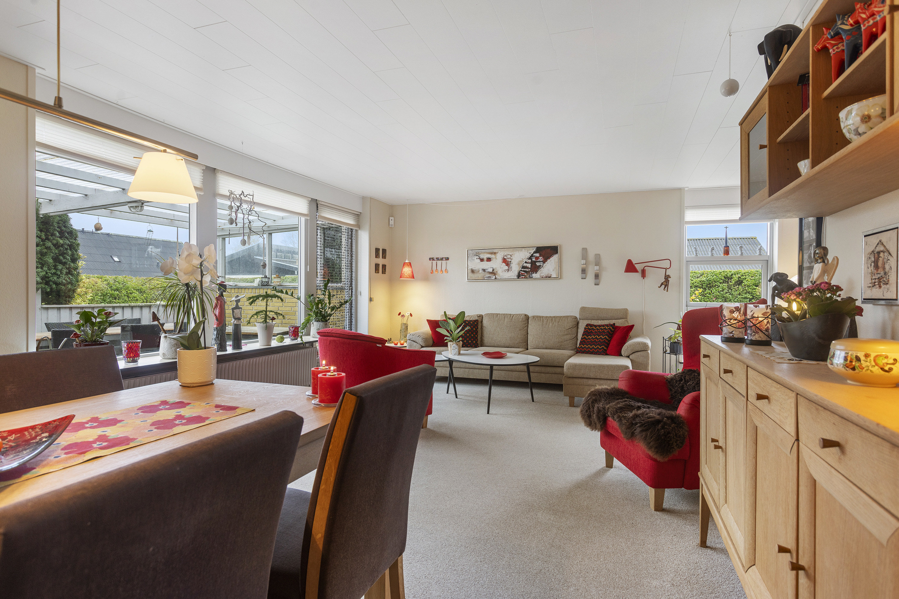 Fremhævet stue billede i fuldskærmstilstand. Billede af Peder Munks Vej 68, 9300 Sæby