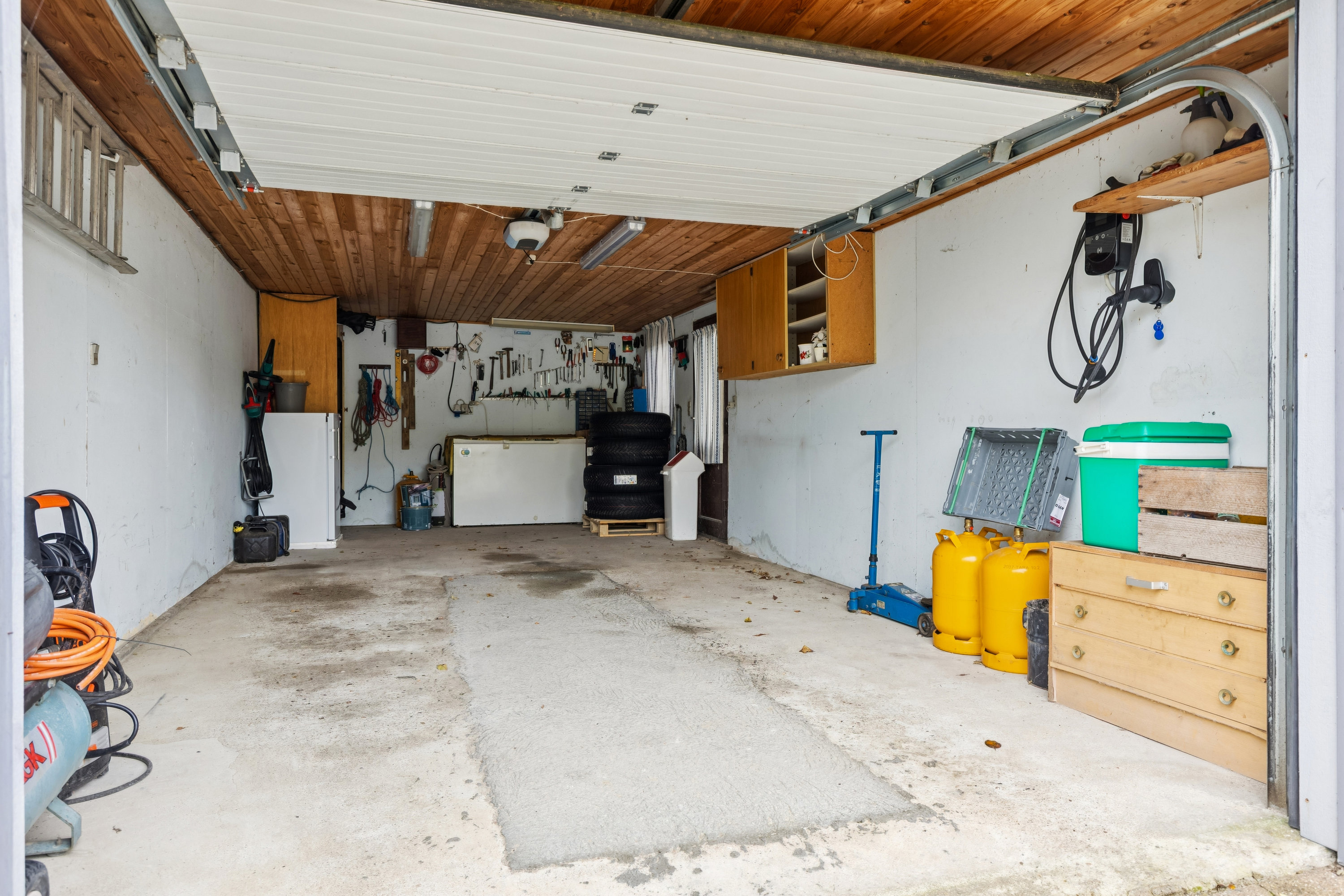 Fremhævet garage billede i fuldskærmstilstand. Billede af Elmegården 124, 4450 Jyderup