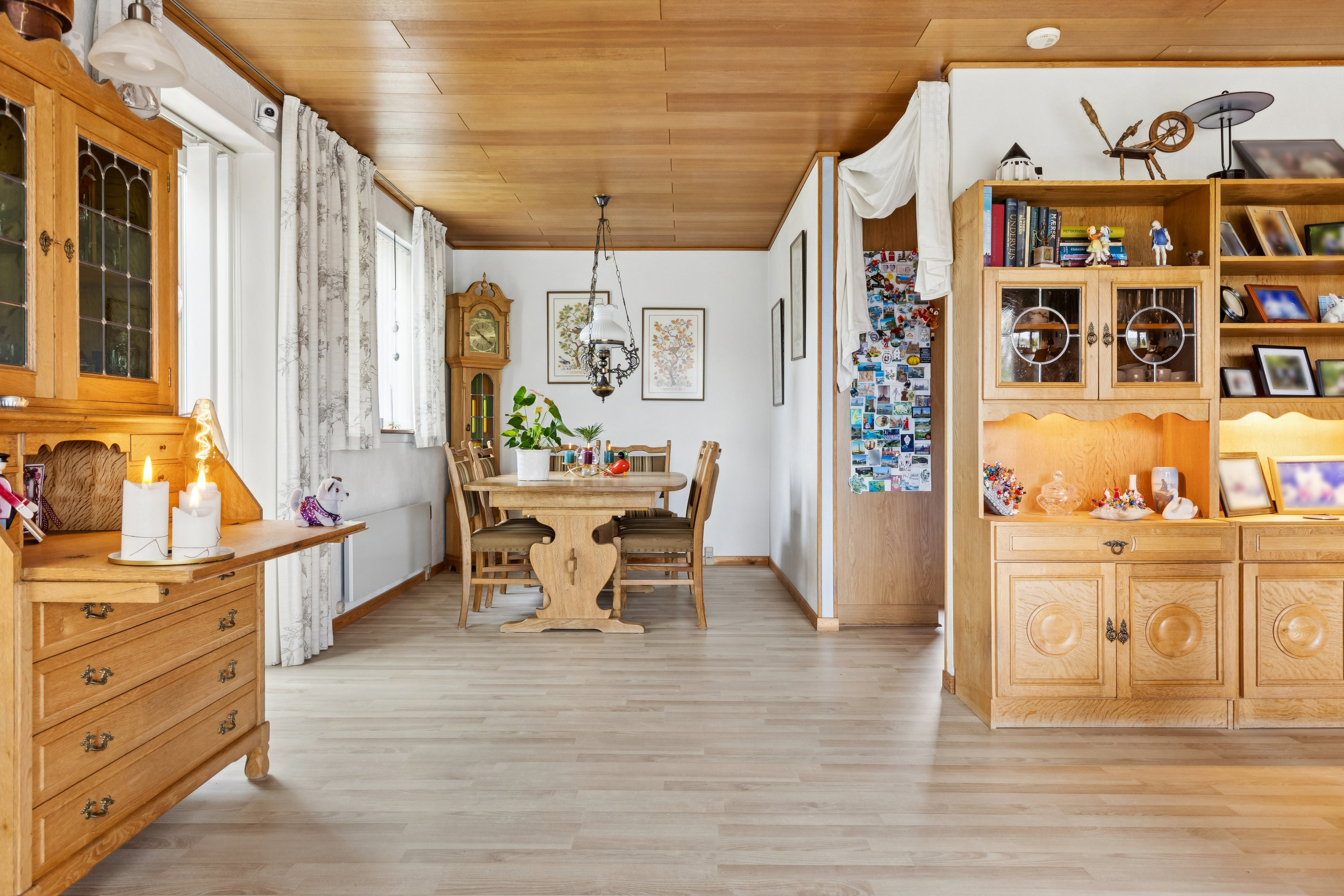 Fremhævet stue billede i fuldskærmstilstand. Billede af Elmegården 124, 4450 Jyderup