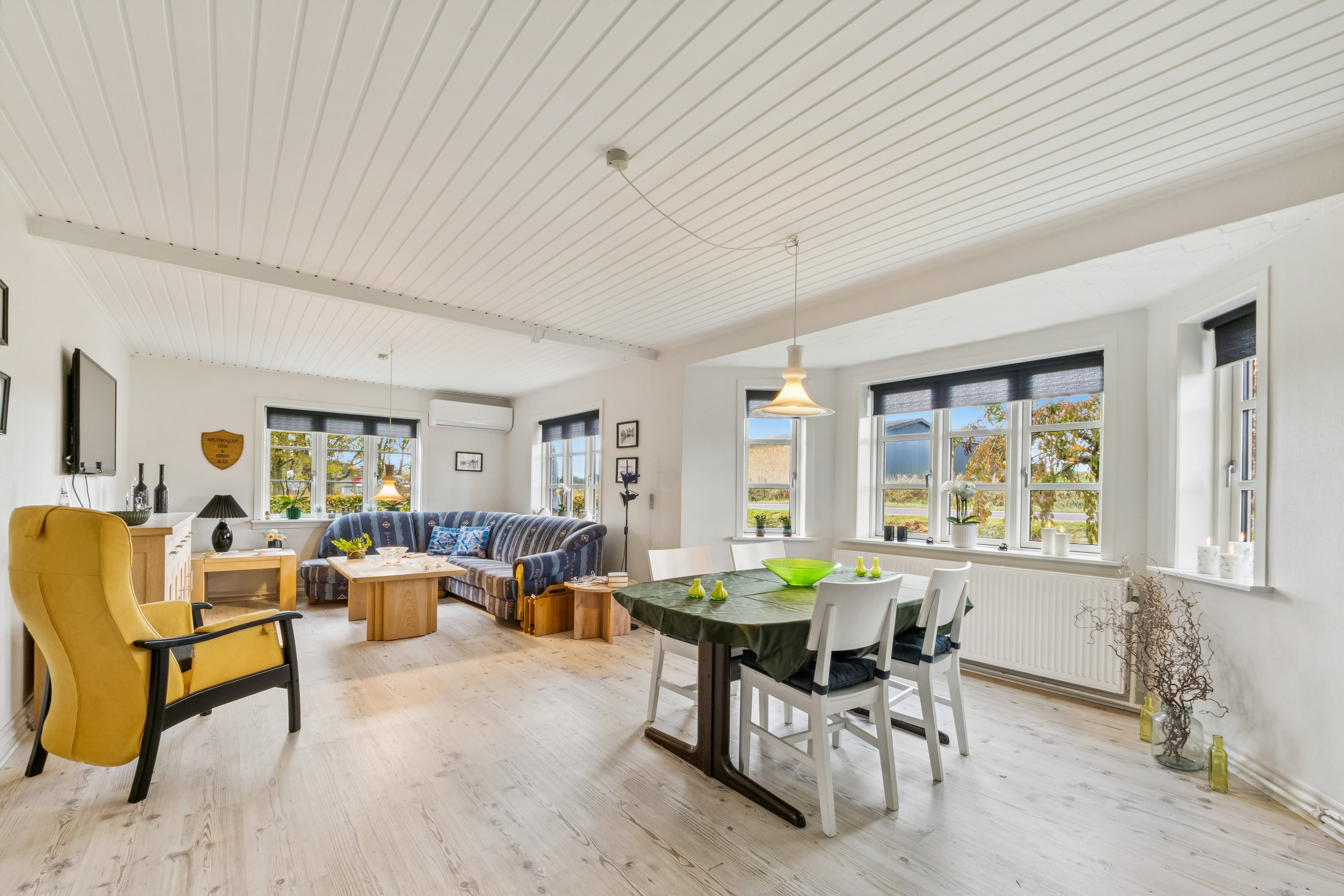 Fremhævet stue billede i fuldskærmstilstand. Billede af Glyngørevej 4, Øster Dølby, 7800 Skive