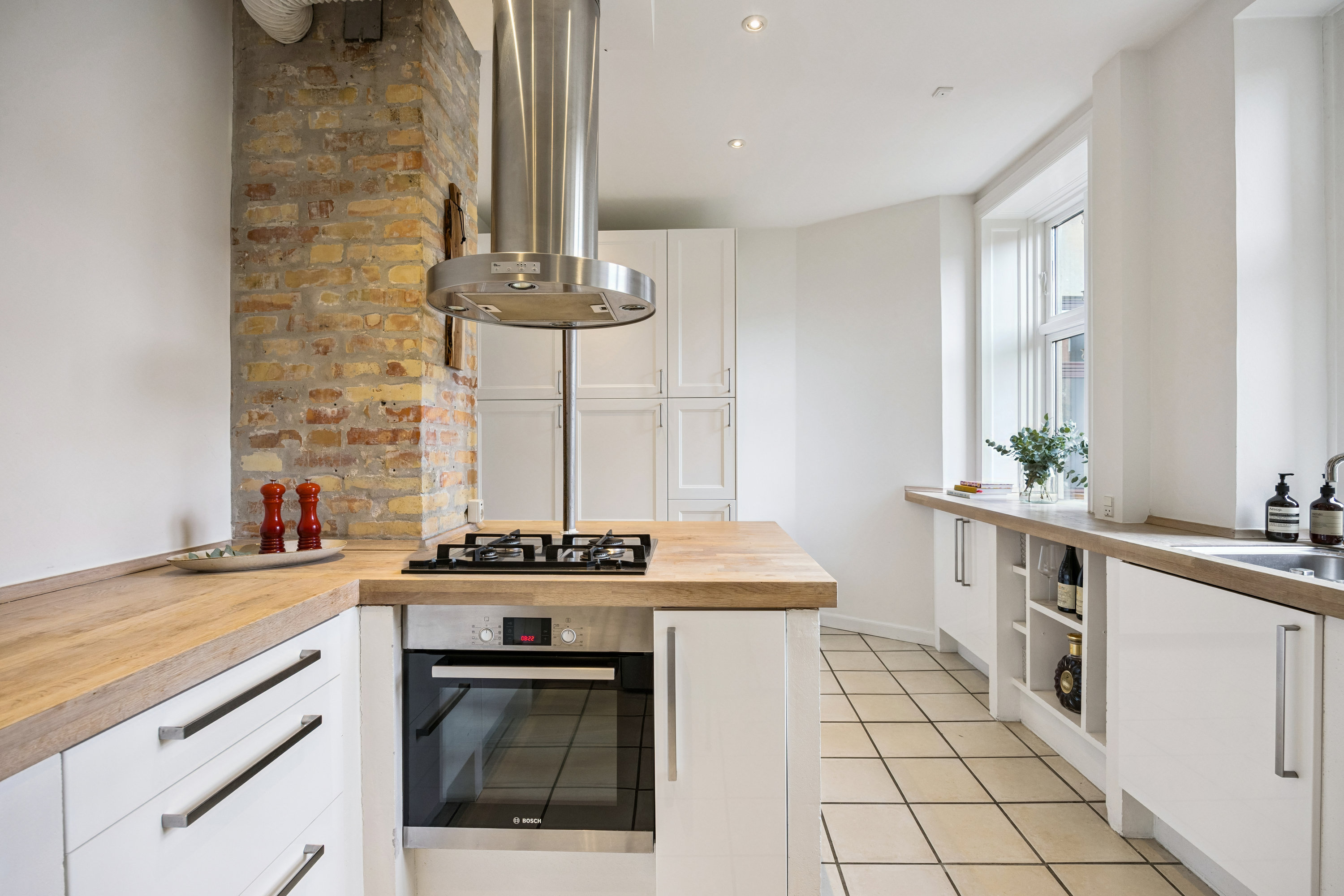 Fremhævet køkken billede i fuldskærmstilstand. Billede af Hostrupsvej 13, 2. tv., 1950 Frederiksberg C