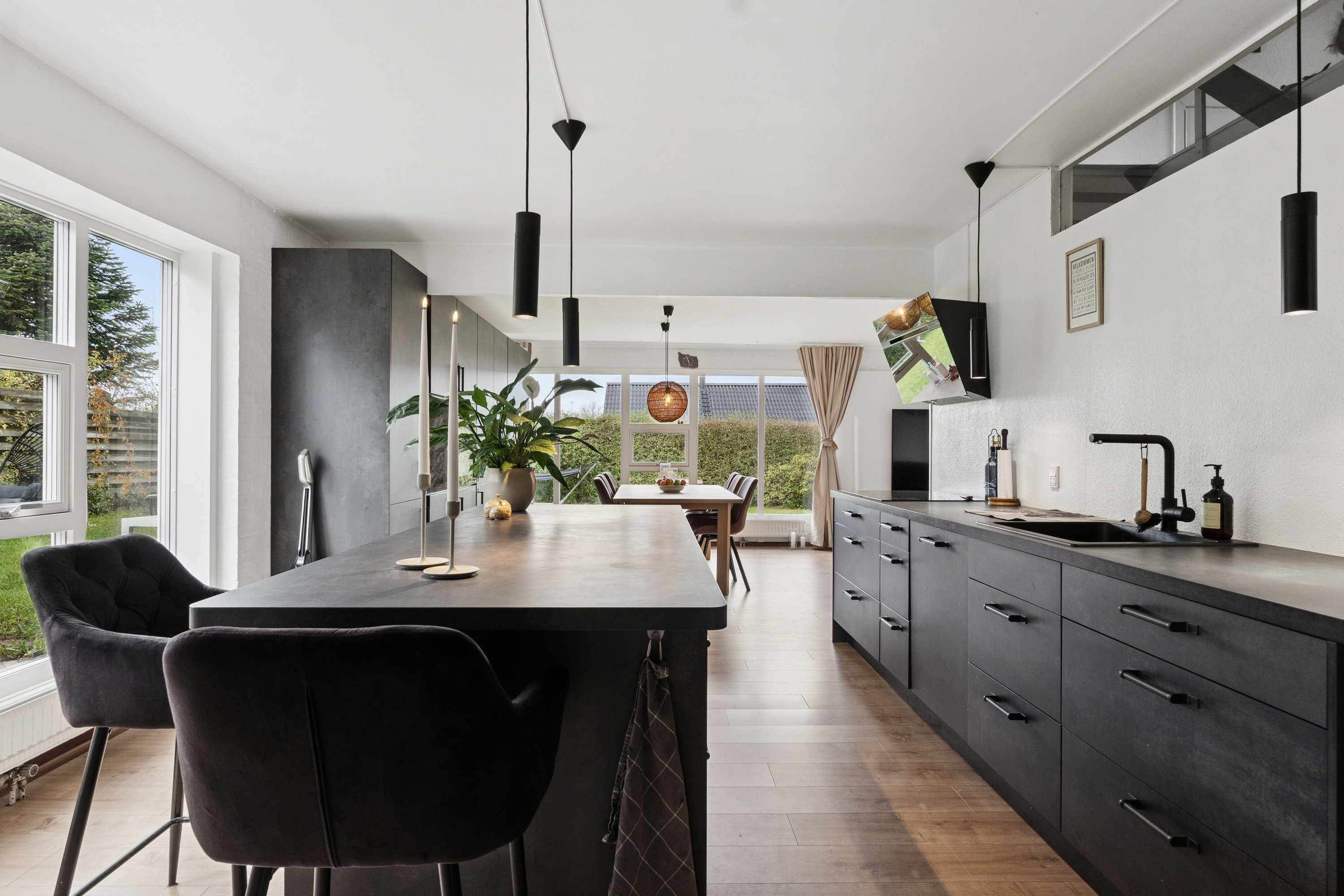 Fremhævet køkken billede i fuldskærmstilstand. Billede af Liljevej 45, Vester Såby, 4330 Hvalsø