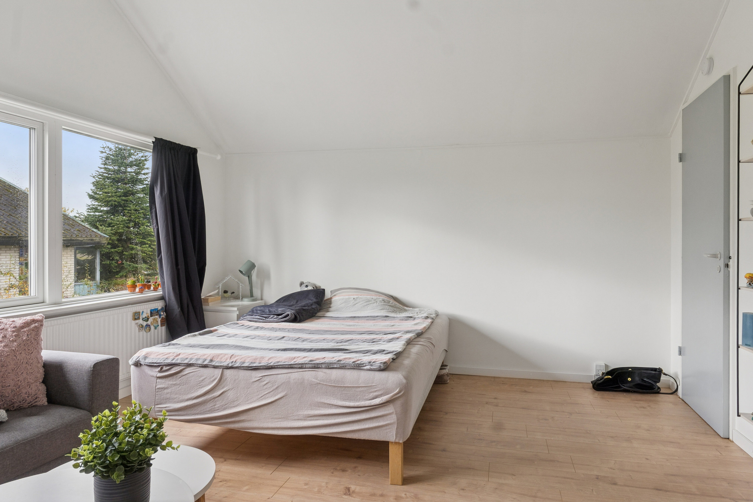 Fremhævet soveværelse billede i fuldskærmstilstand. Billede af Liljevej 45, Vester Såby, 4330 Hvalsø