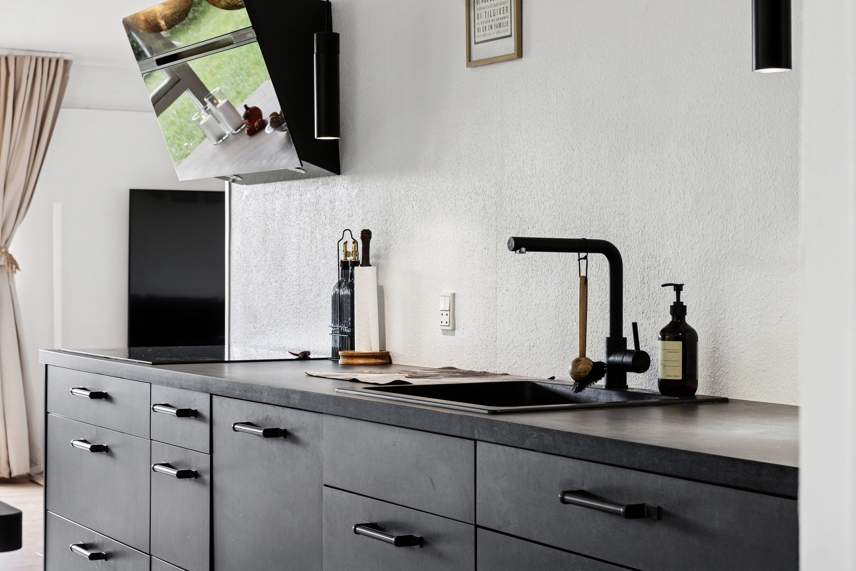 Fremhævet køkken billede i fuldskærmstilstand. Billede af Liljevej 45, Vester Såby, 4330 Hvalsø