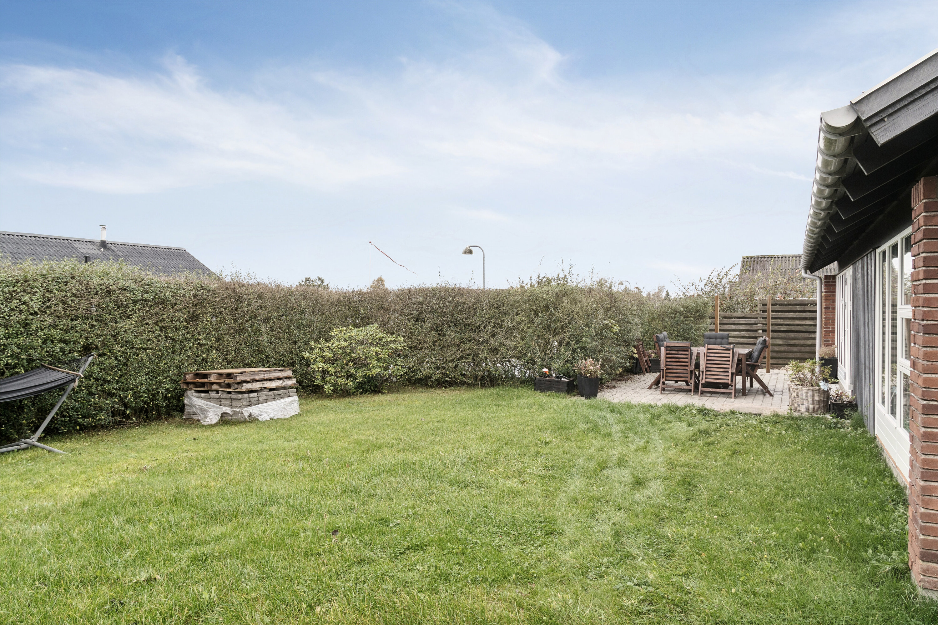 Fremhævet set fra haven billede i fuldskærmstilstand. Billede af Liljevej 45, Vester Såby, 4330 Hvalsø