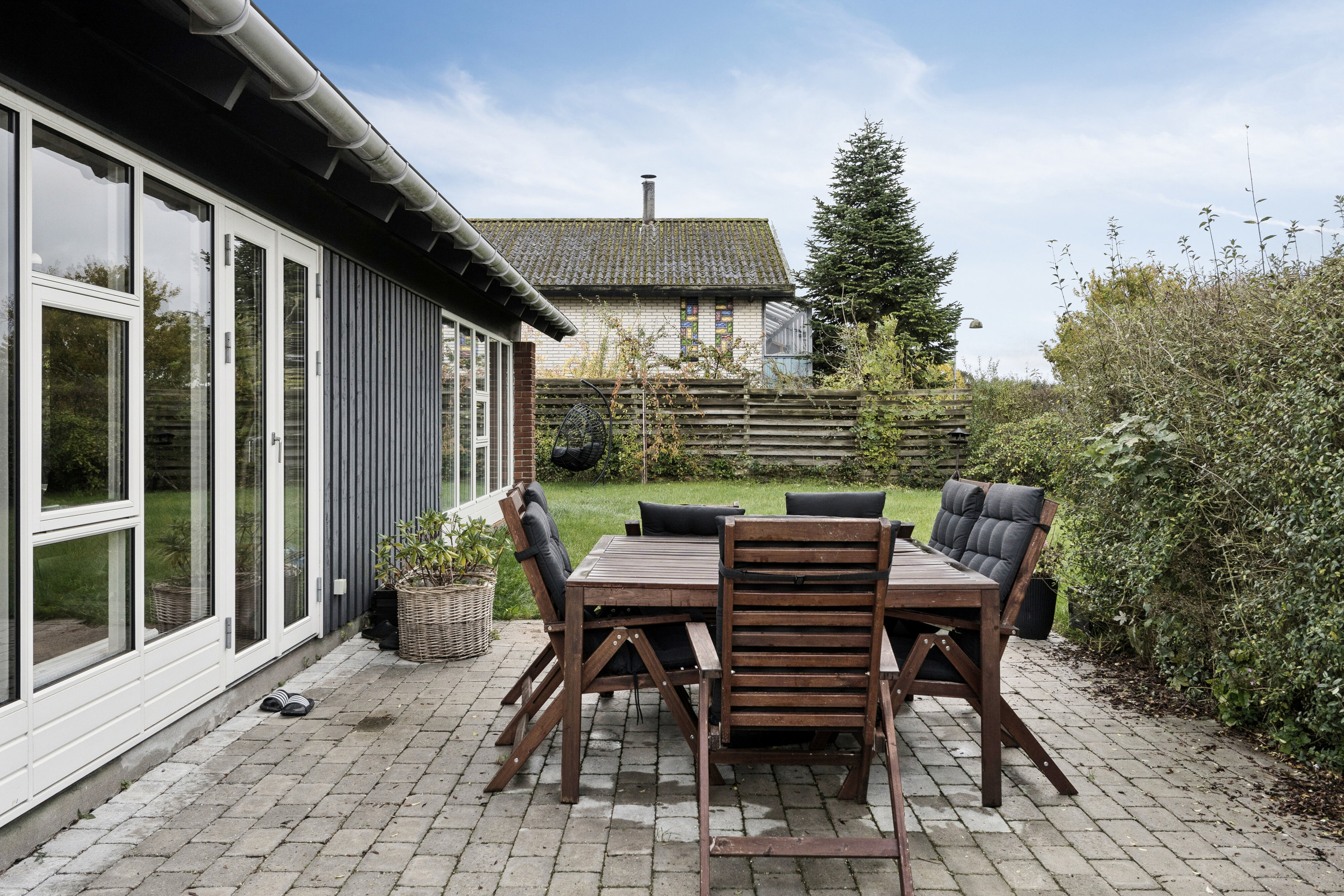 Fremhævet terrasse billede i fuldskærmstilstand. Billede af Liljevej 45, Vester Såby, 4330 Hvalsø