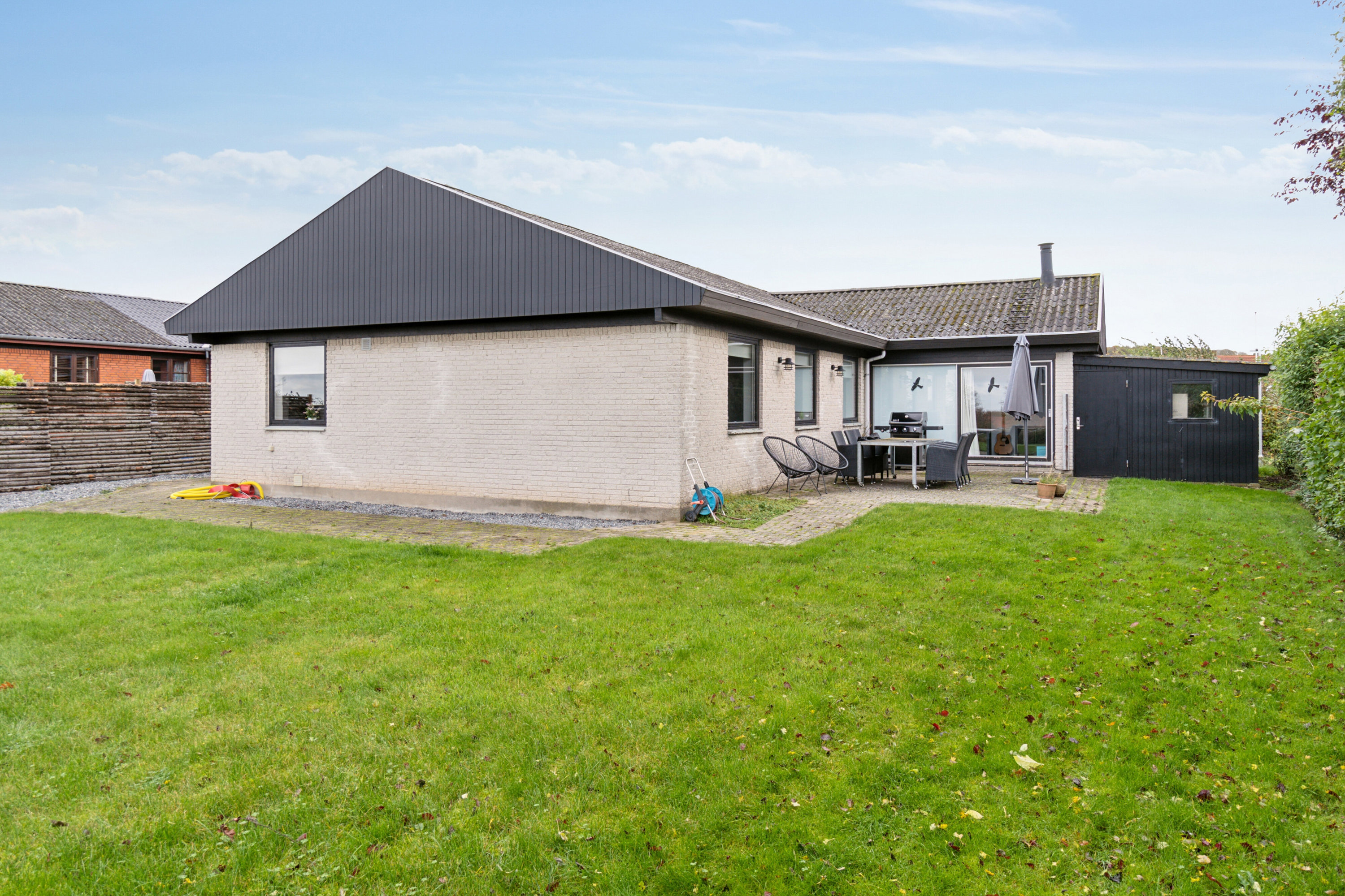 Fremhævet set fra haven billede i fuldskærmstilstand. Billede af Ægirsvej 11, 4200 Slagelse