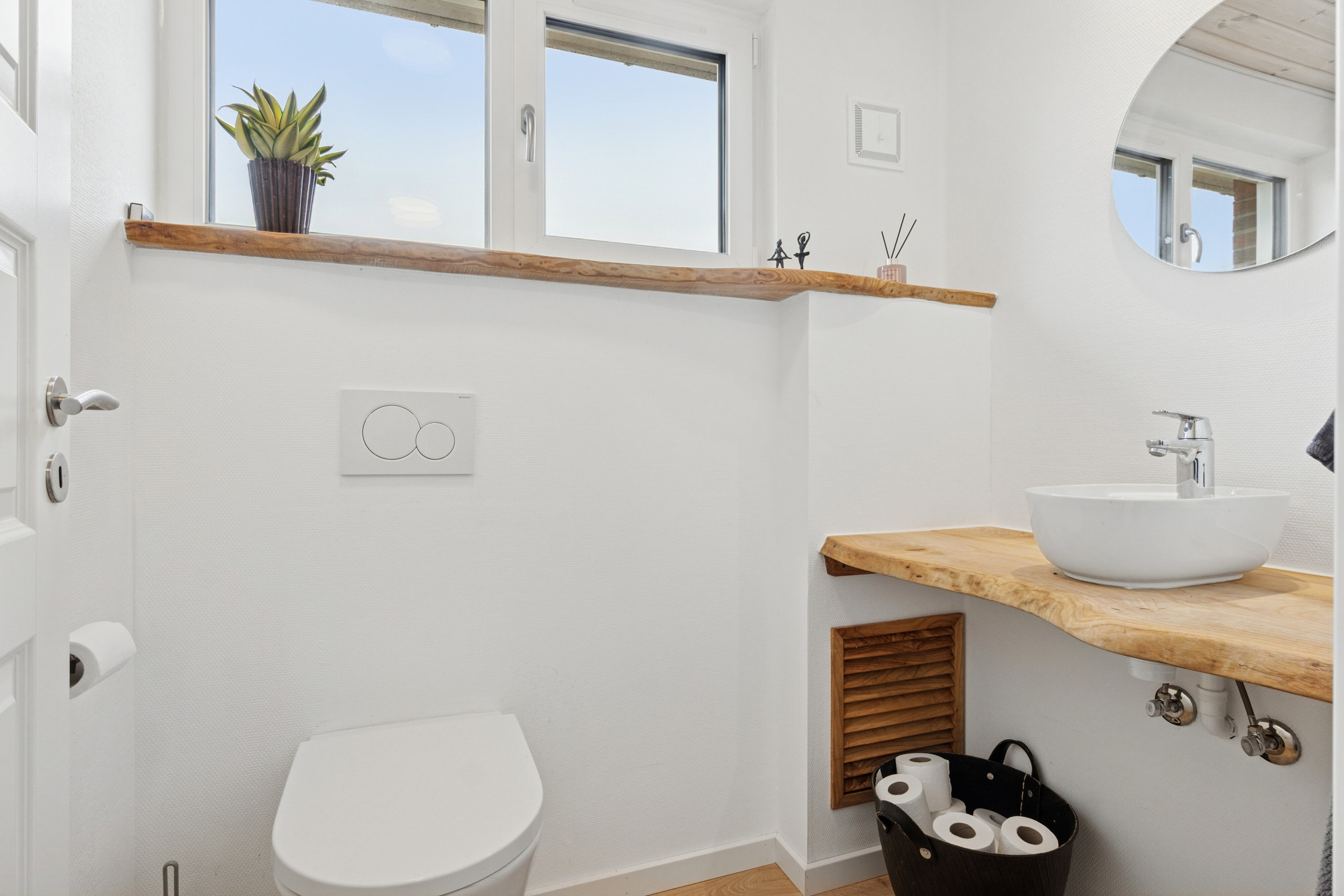 Fremhævet badeværelse billede i fuldskærmstilstand. Billede af Tyttebærvej 4, Agger, 7770 Vestervig