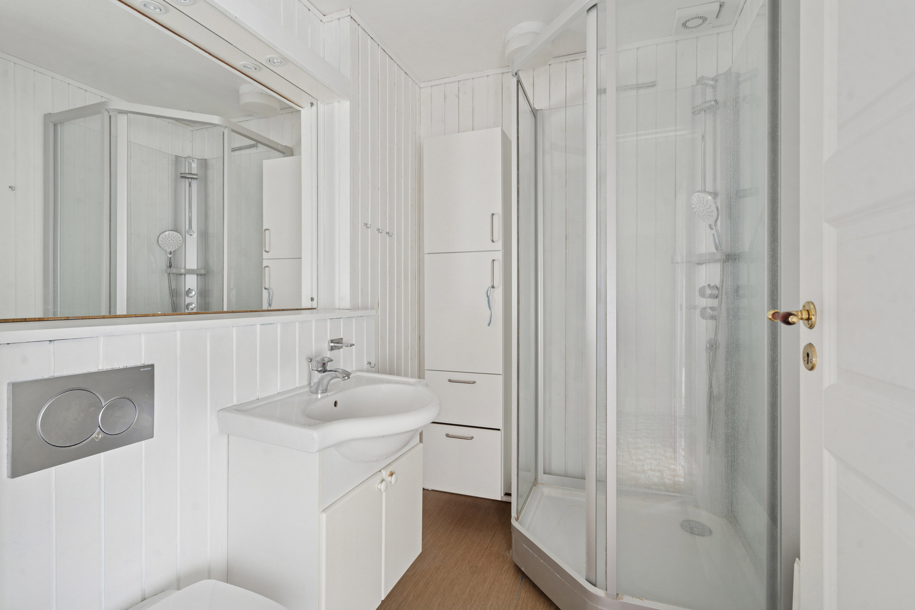 Fremhævet badeværelse billede i fuldskærmstilstand. Billede af Hermelinløkken 46, Korup, 5210 Odense NV