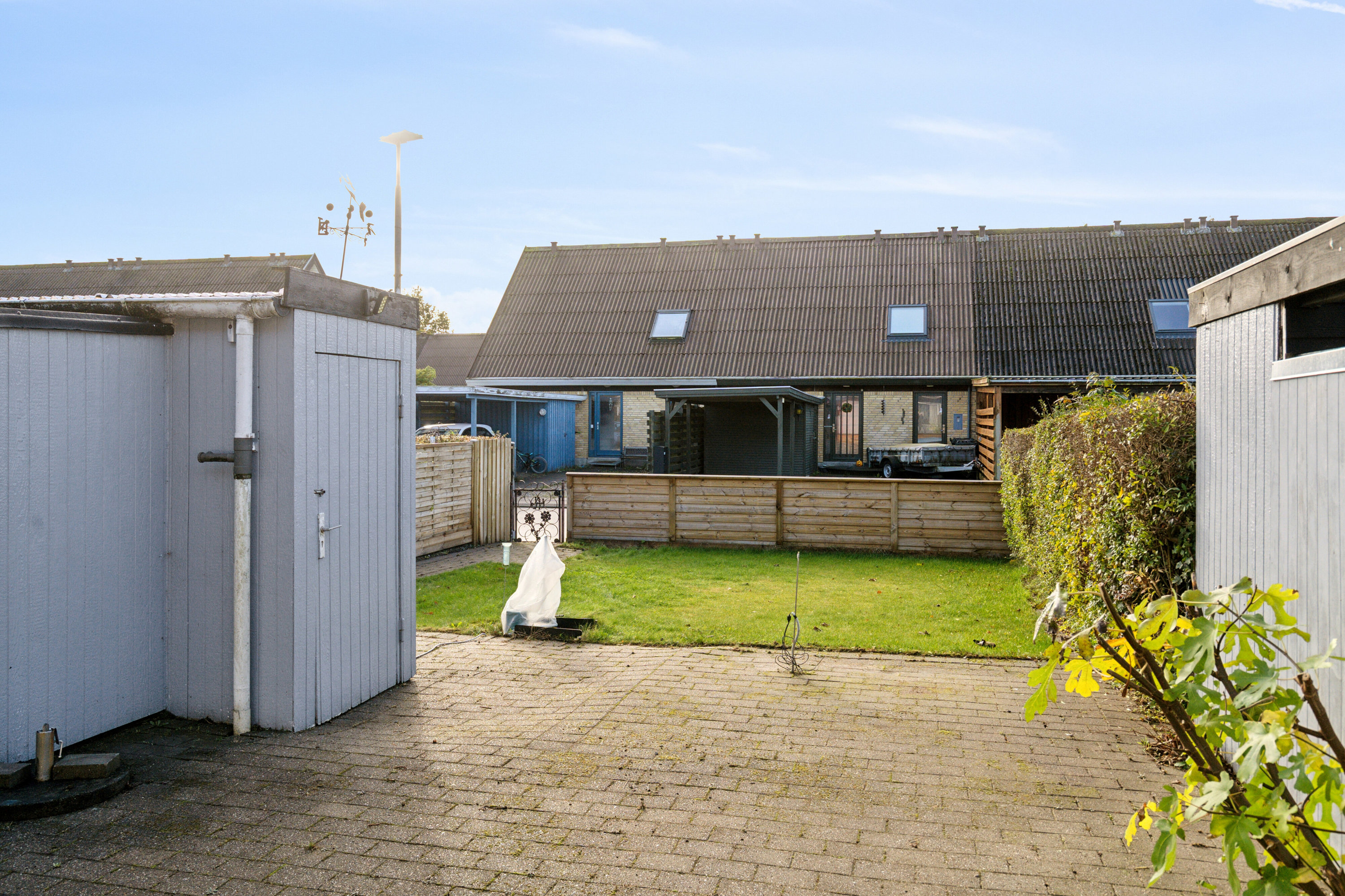 Fremhævet set fra haven billede i fuldskærmstilstand. Billede af Hermelinløkken 46, Korup, 5210 Odense NV