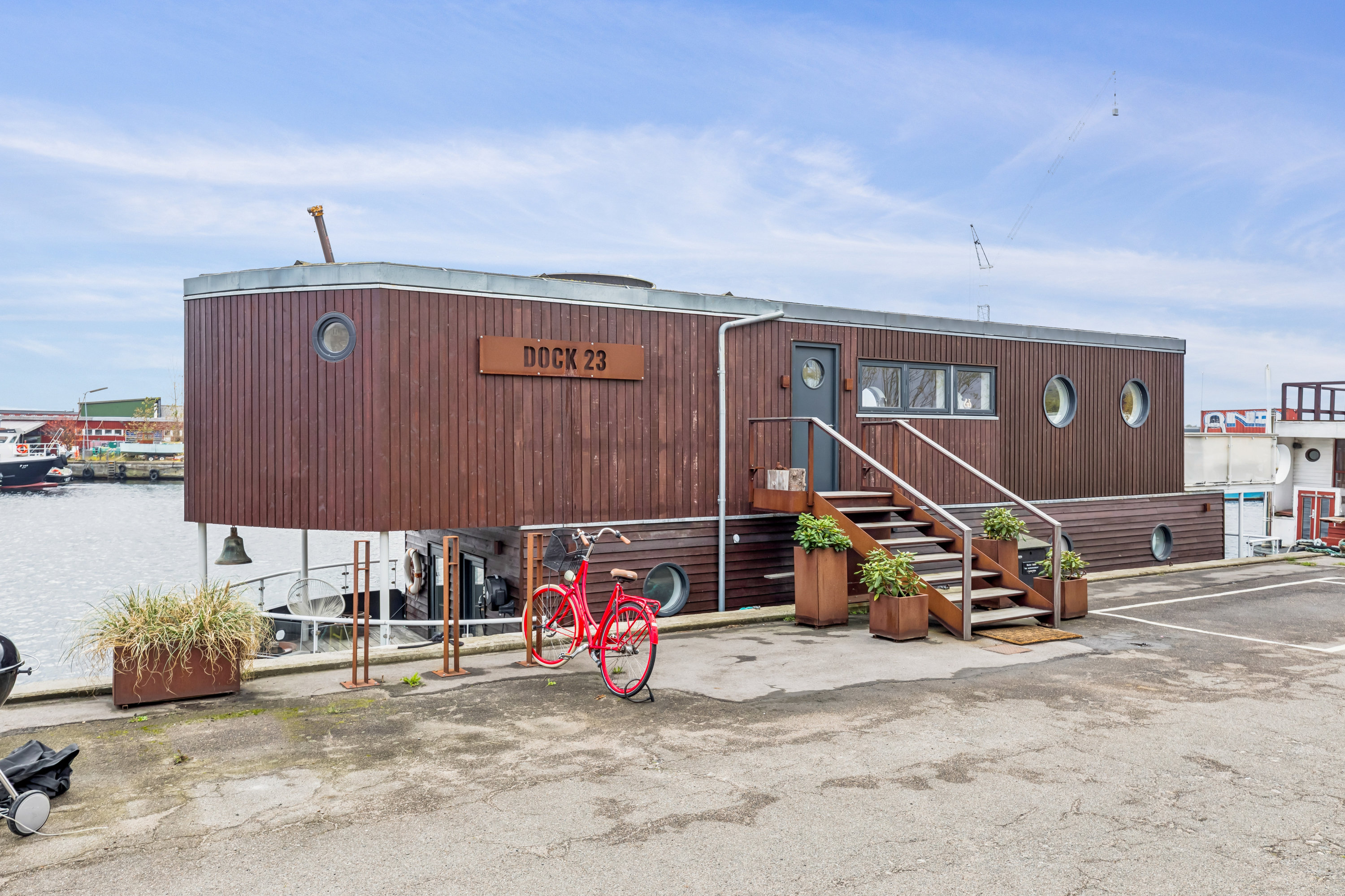 Fremhævet  billede i fuldskærmstilstand. Billede af William Wains Gade 23 (Husbåd), 1432 København K