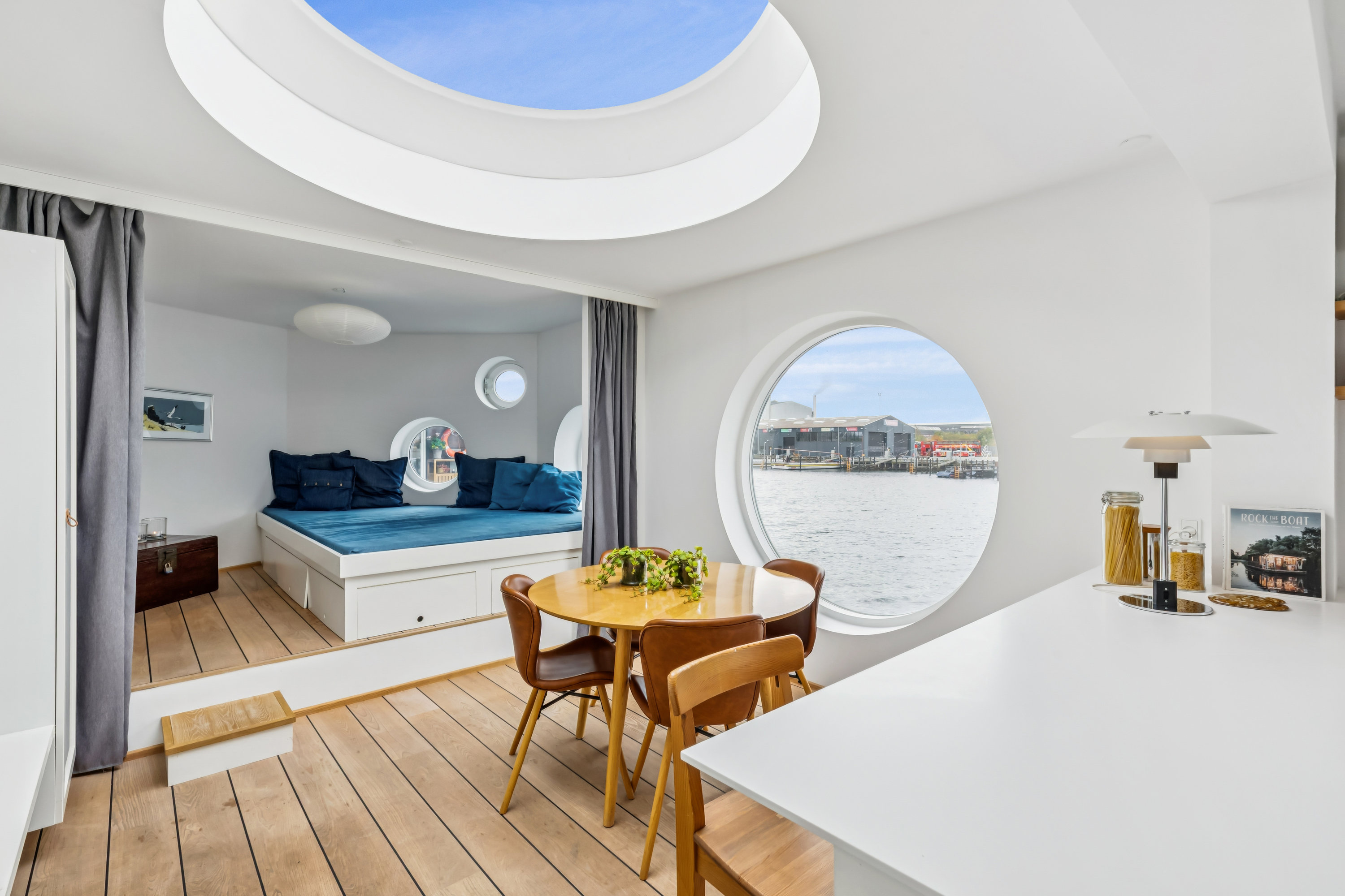 Fremhævet  billede i fuldskærmstilstand. Billede af William Wains Gade 23 (Husbåd), 1432 København K