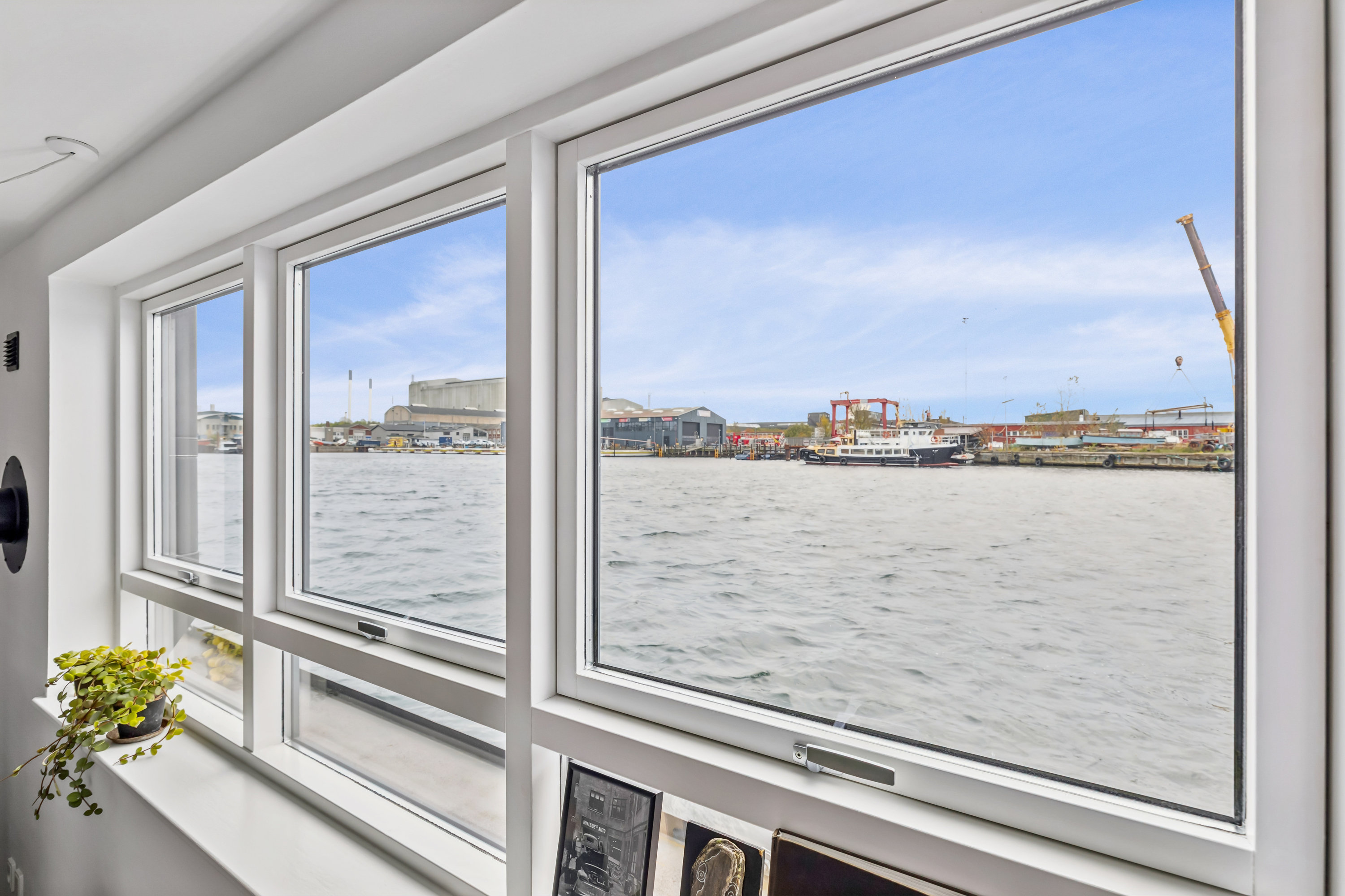 Fremhævet  billede i fuldskærmstilstand. Billede af William Wains Gade 23 (Husbåd), 1432 København K